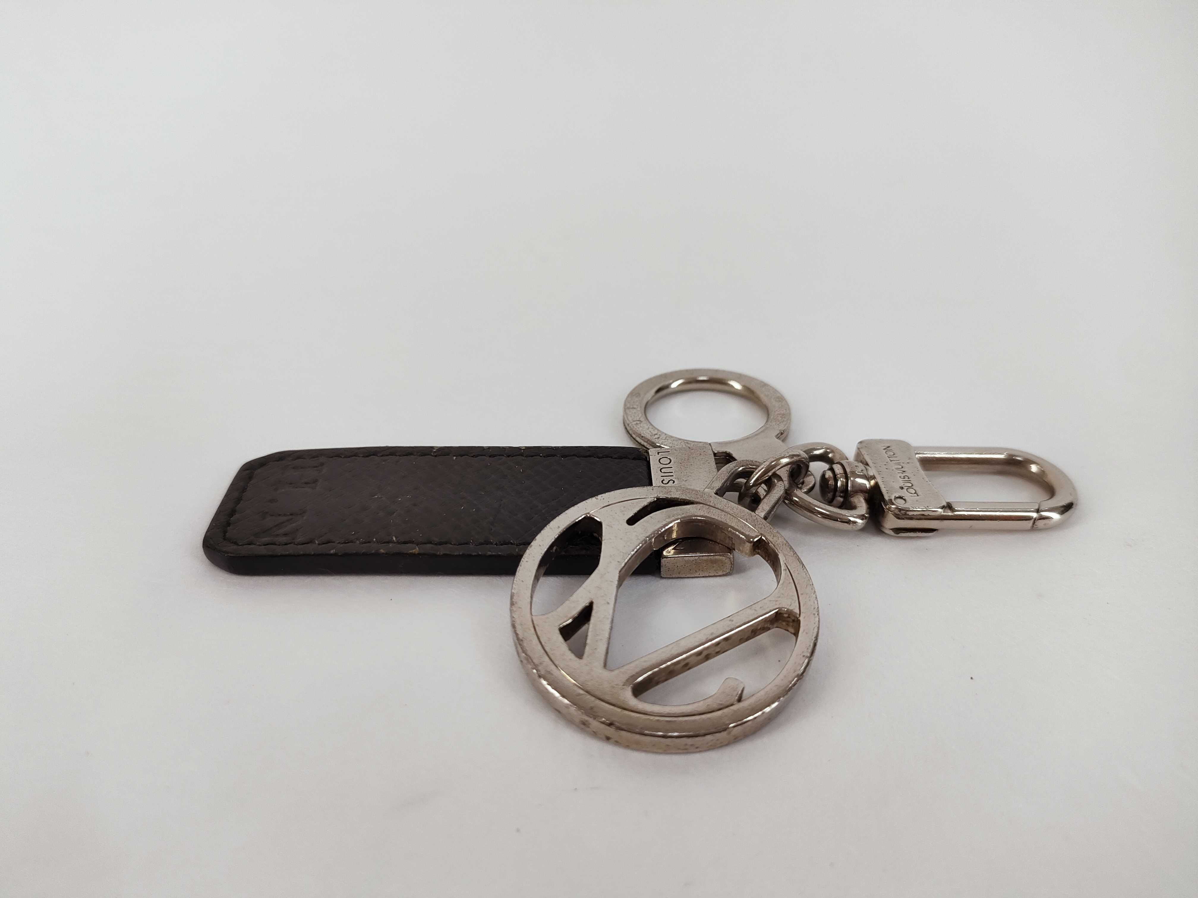 M65046 Portefeuille LV Club Initial Key Case/Keychain — view 3