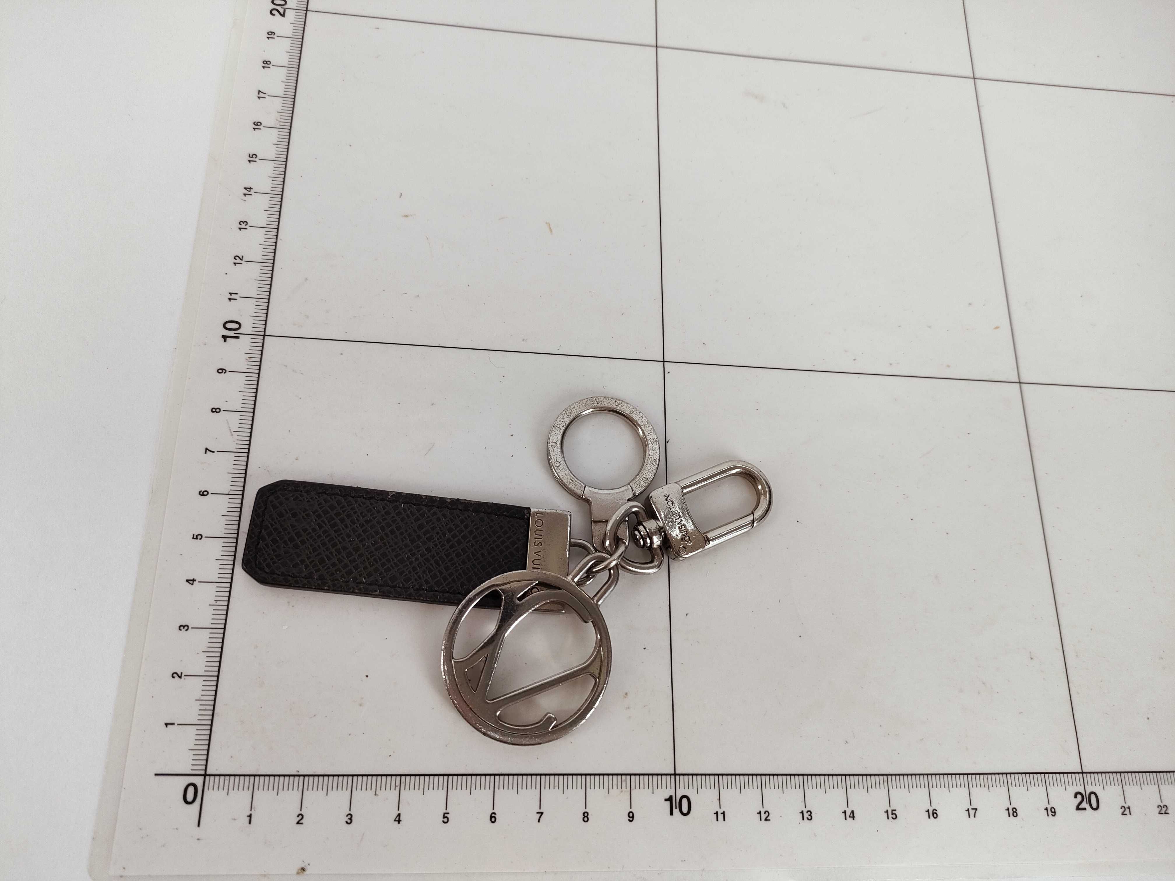 M65046 Portefeuille LV Club Initial Key Case/Keychain — view 10
