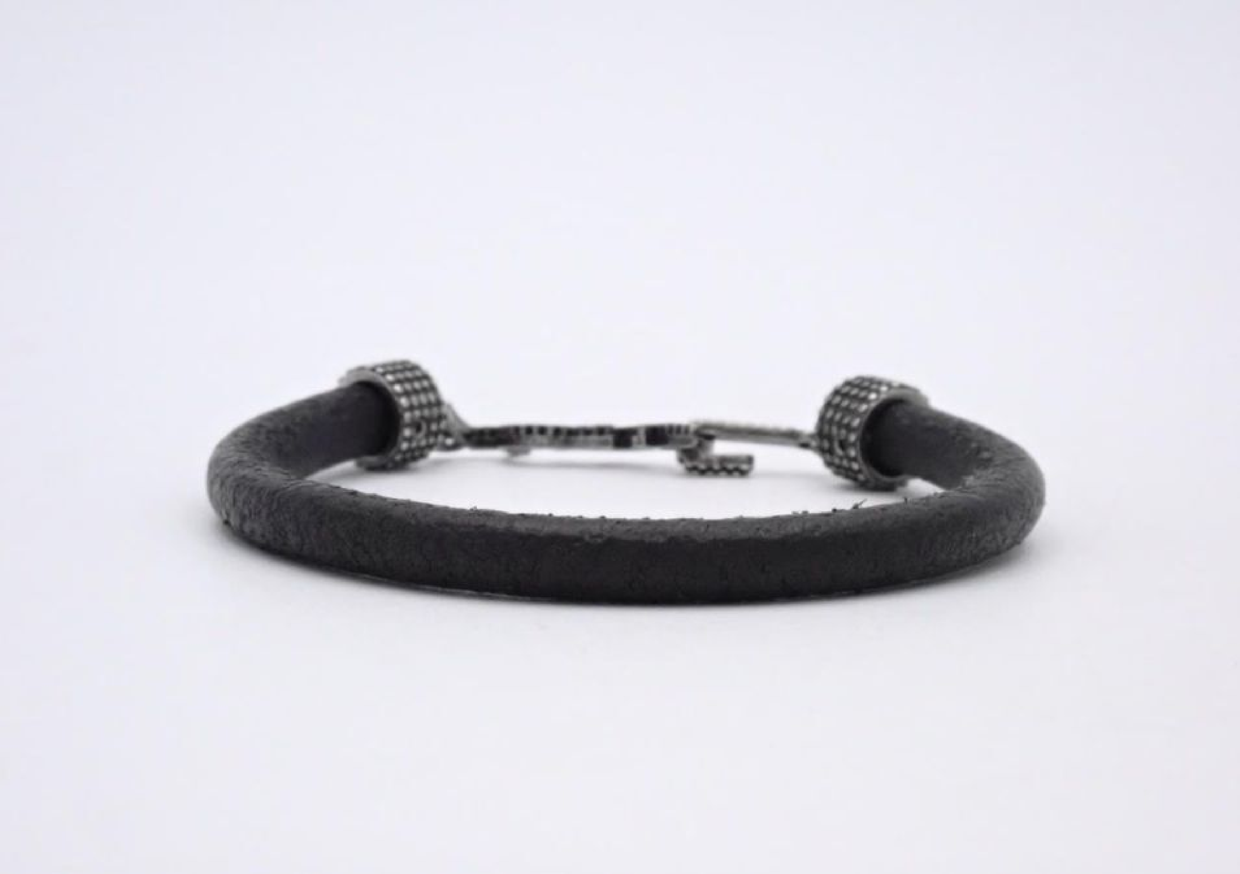 bracelet, leather, black, YSL logo, wrist circumference approximately 15.5cm, bracelet/bangle.