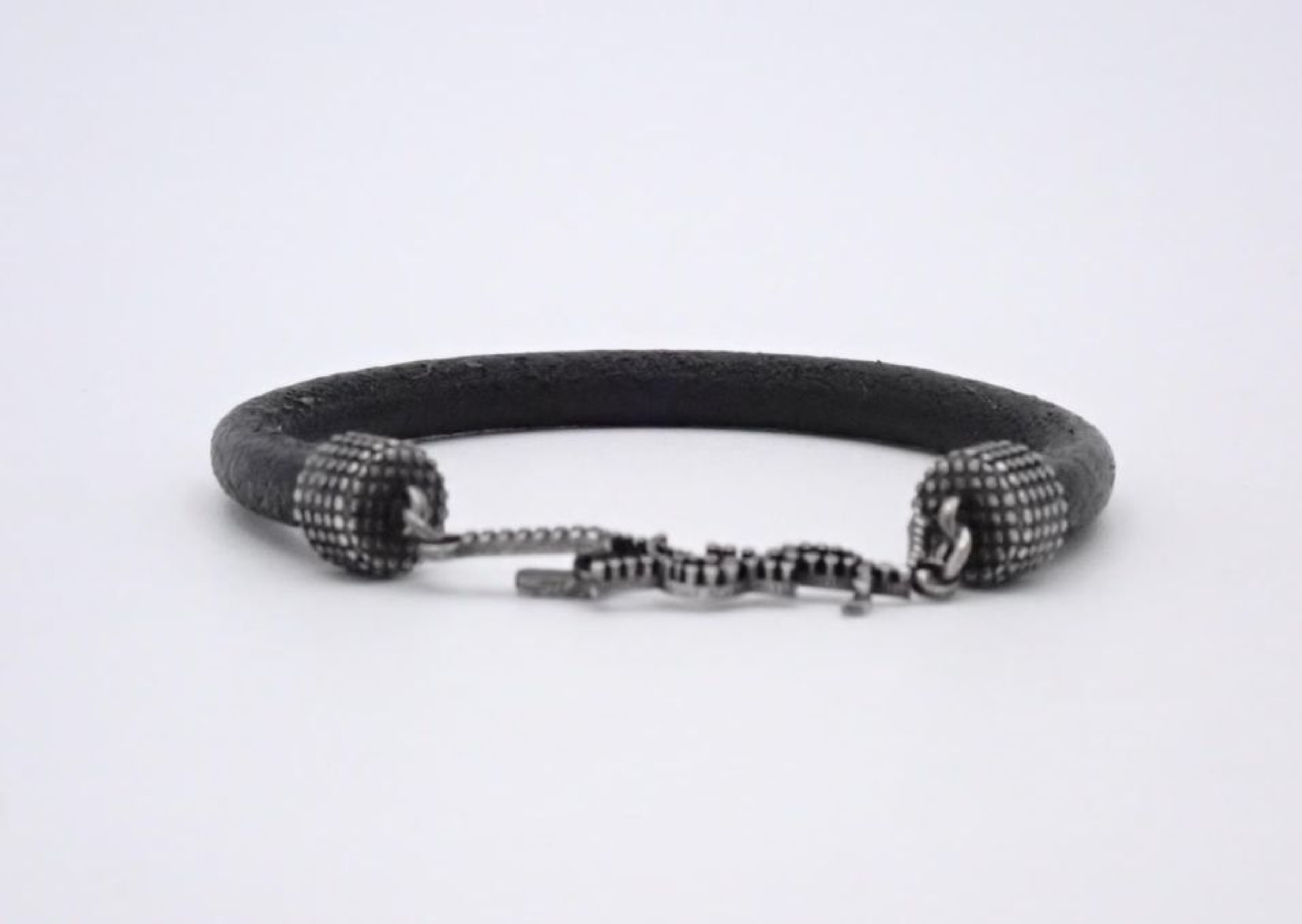 bracelet, leather, black, YSL logo, wrist circumference approximately 15.5cm, bracelet/bangle. — view 3