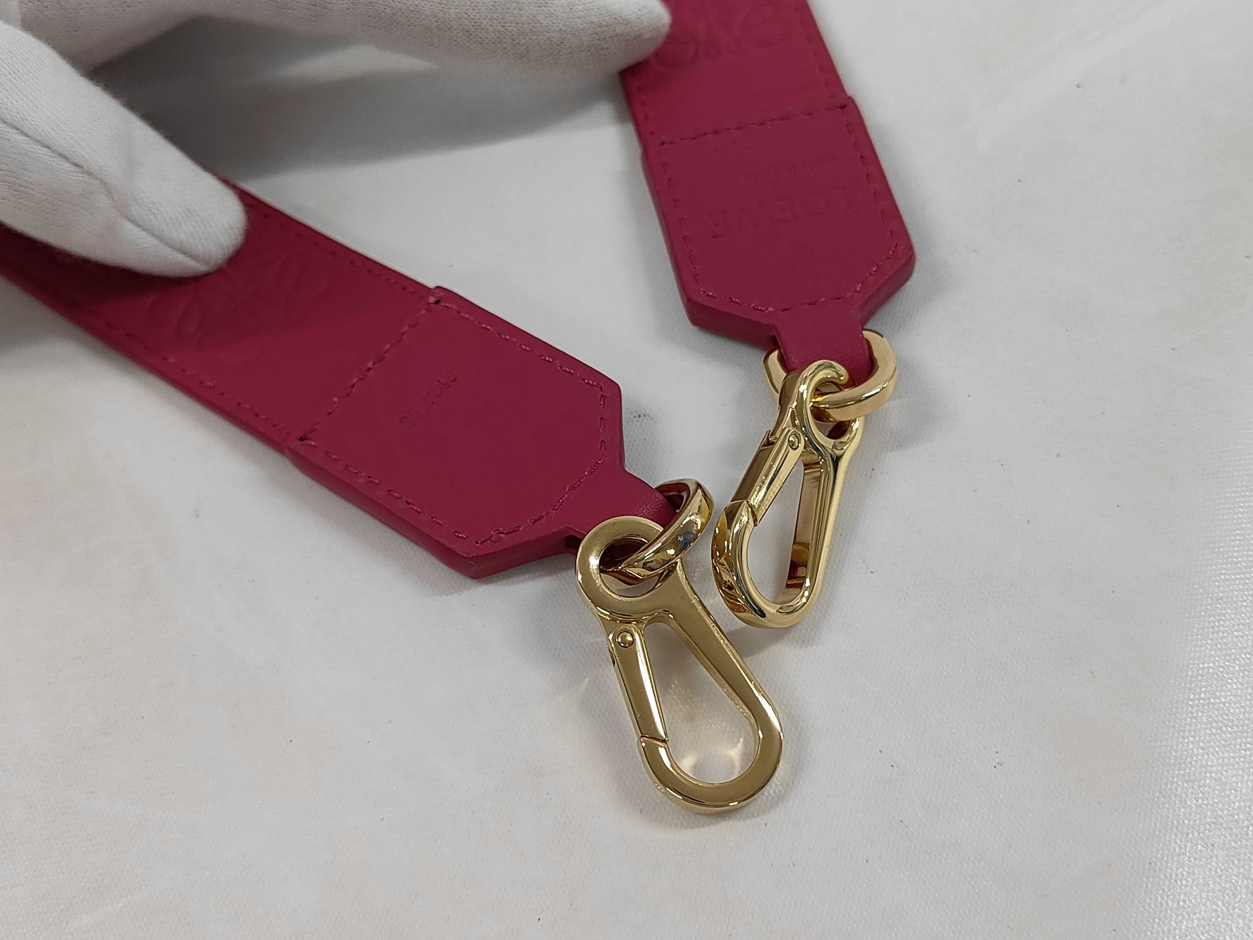 logo shoulder strap, includes dust bag. — view 3