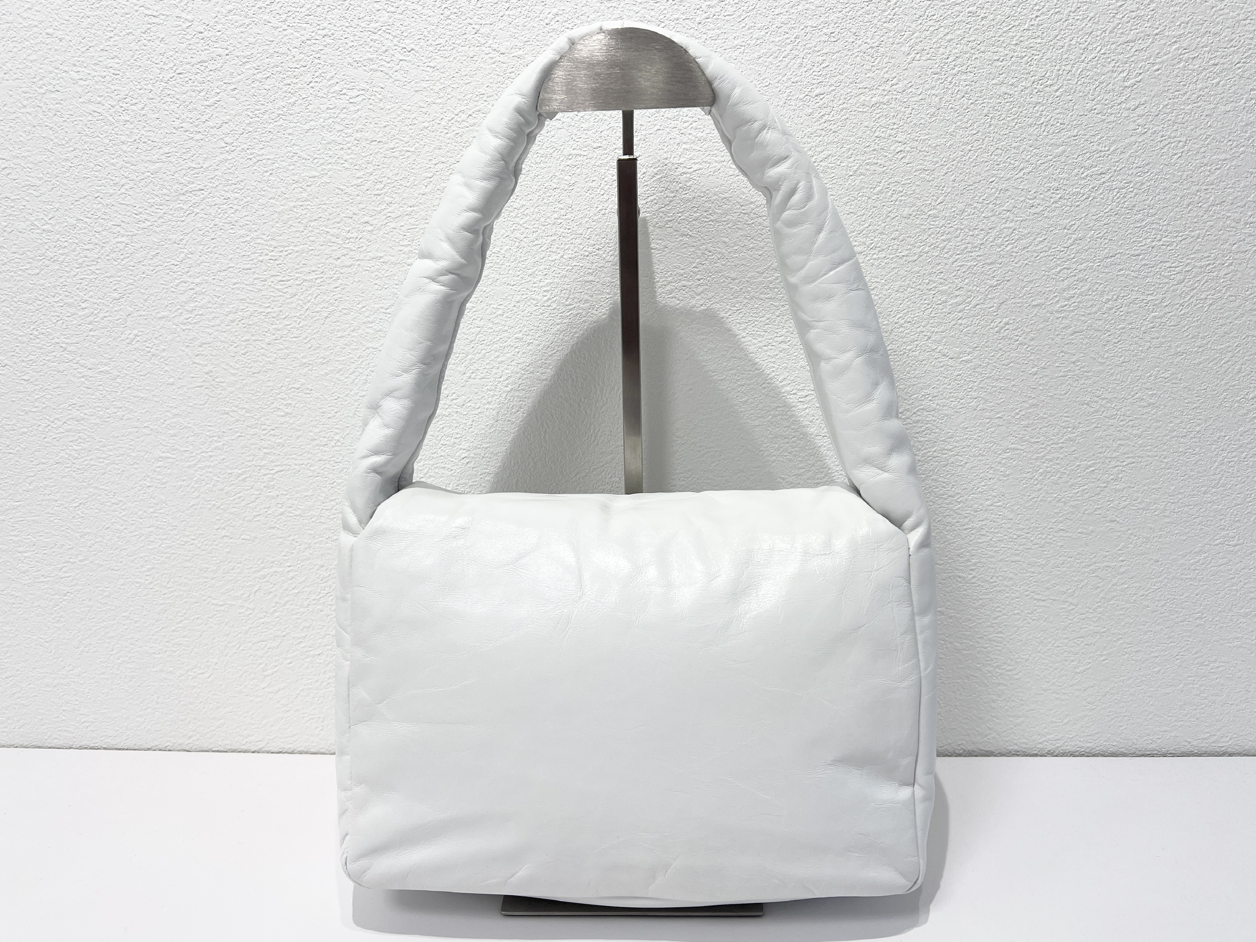 Monaco Turnlock Leather Handbag Shoulder Bag — view 3