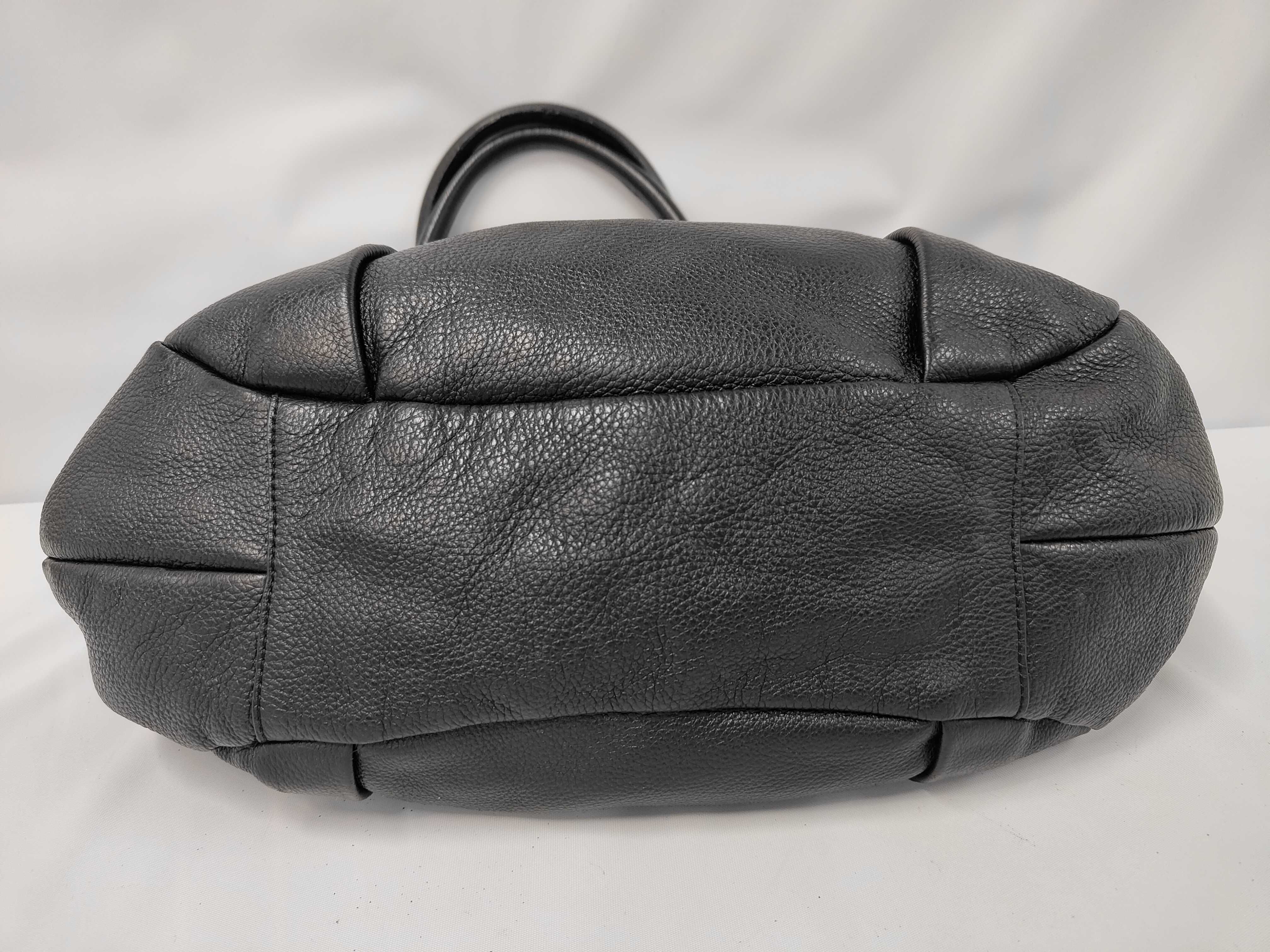 Logo Plate Handbag Leather Black Handbag — view 3