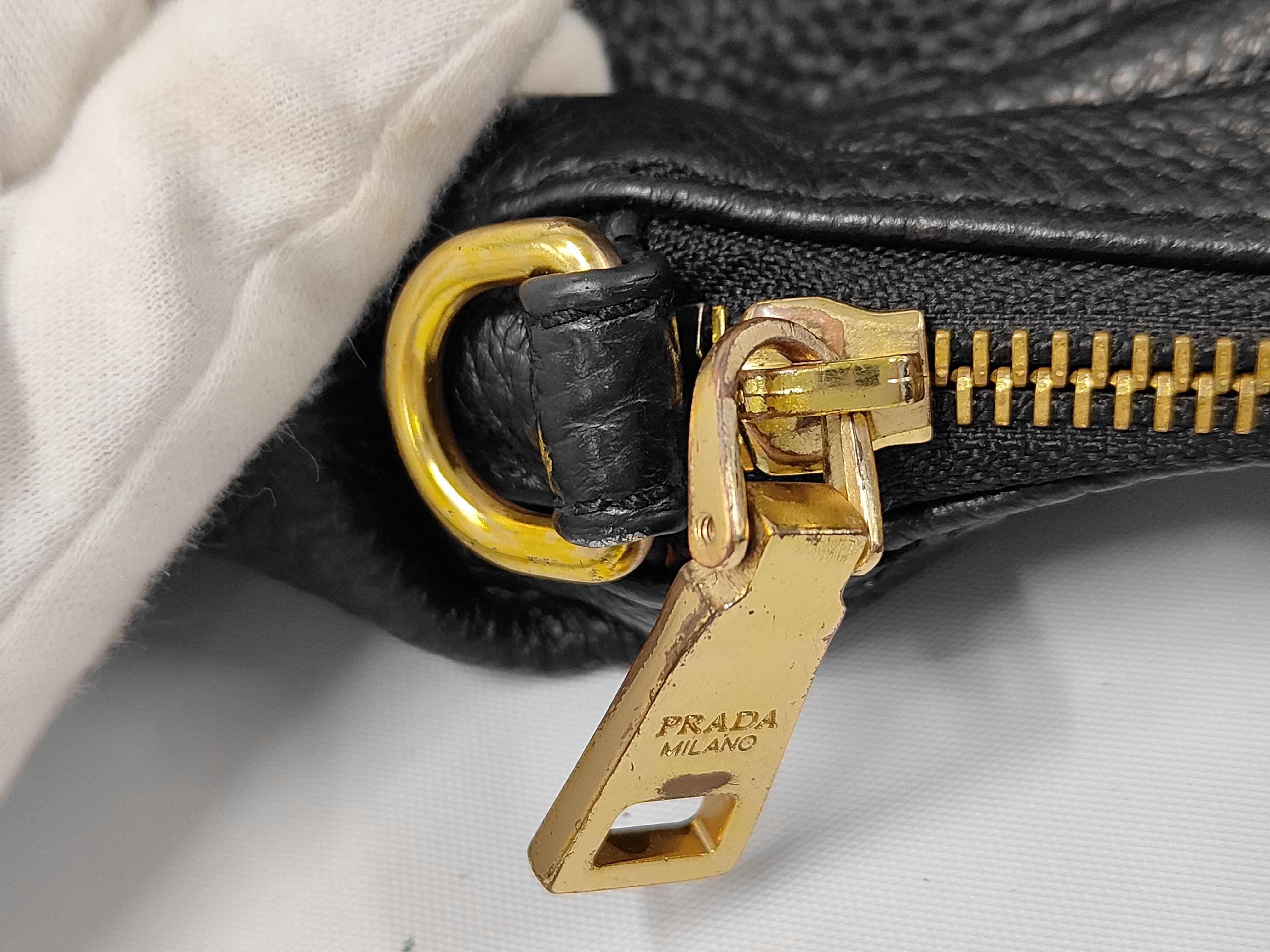 Logo Plate Handbag Leather Black Handbag — view 8