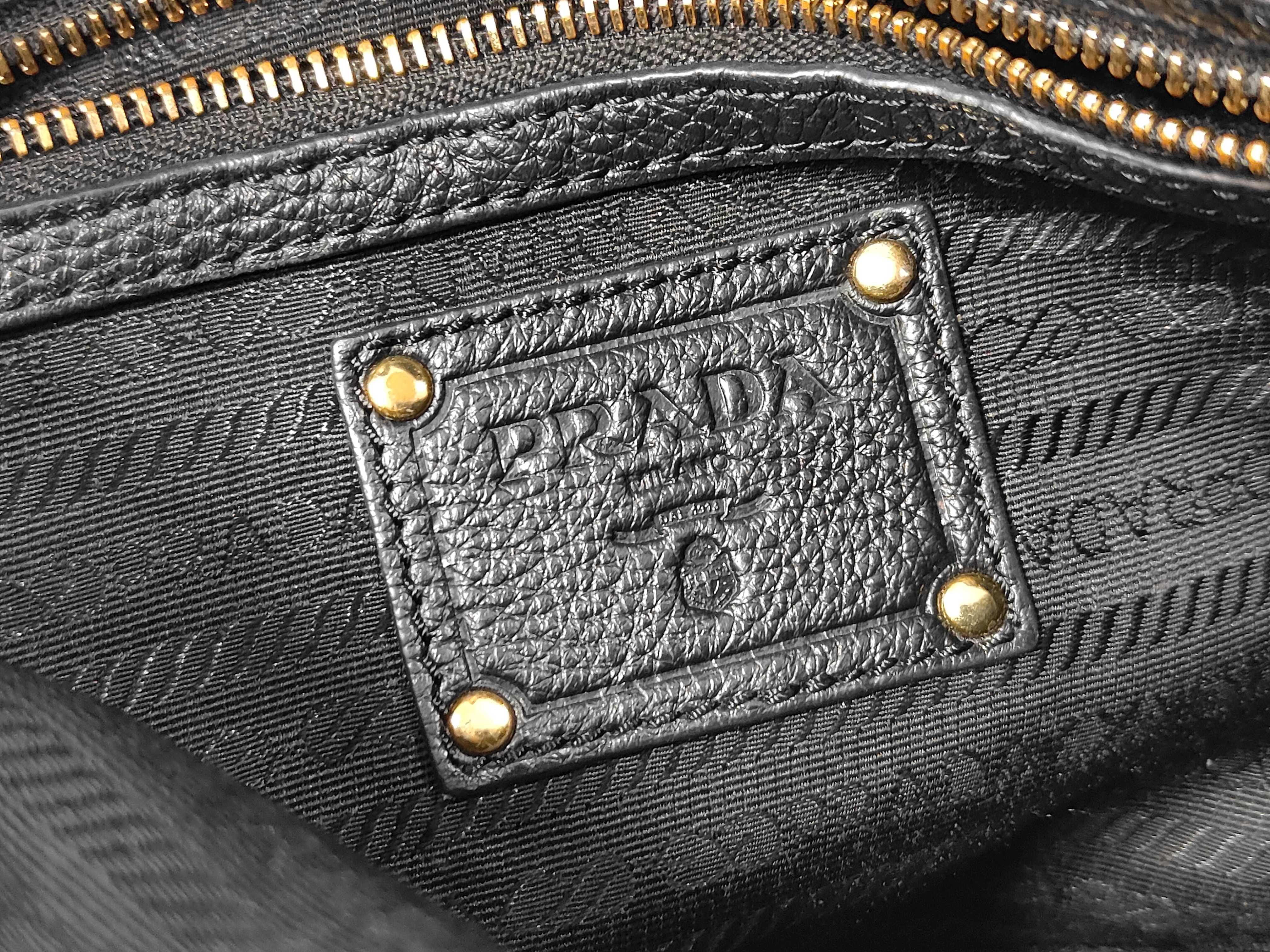 Logo Plate Handbag Leather Black Handbag — view 10