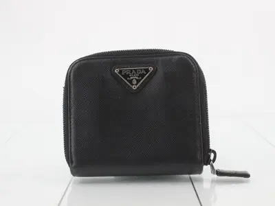 Bi-fold wallet with triangle logo