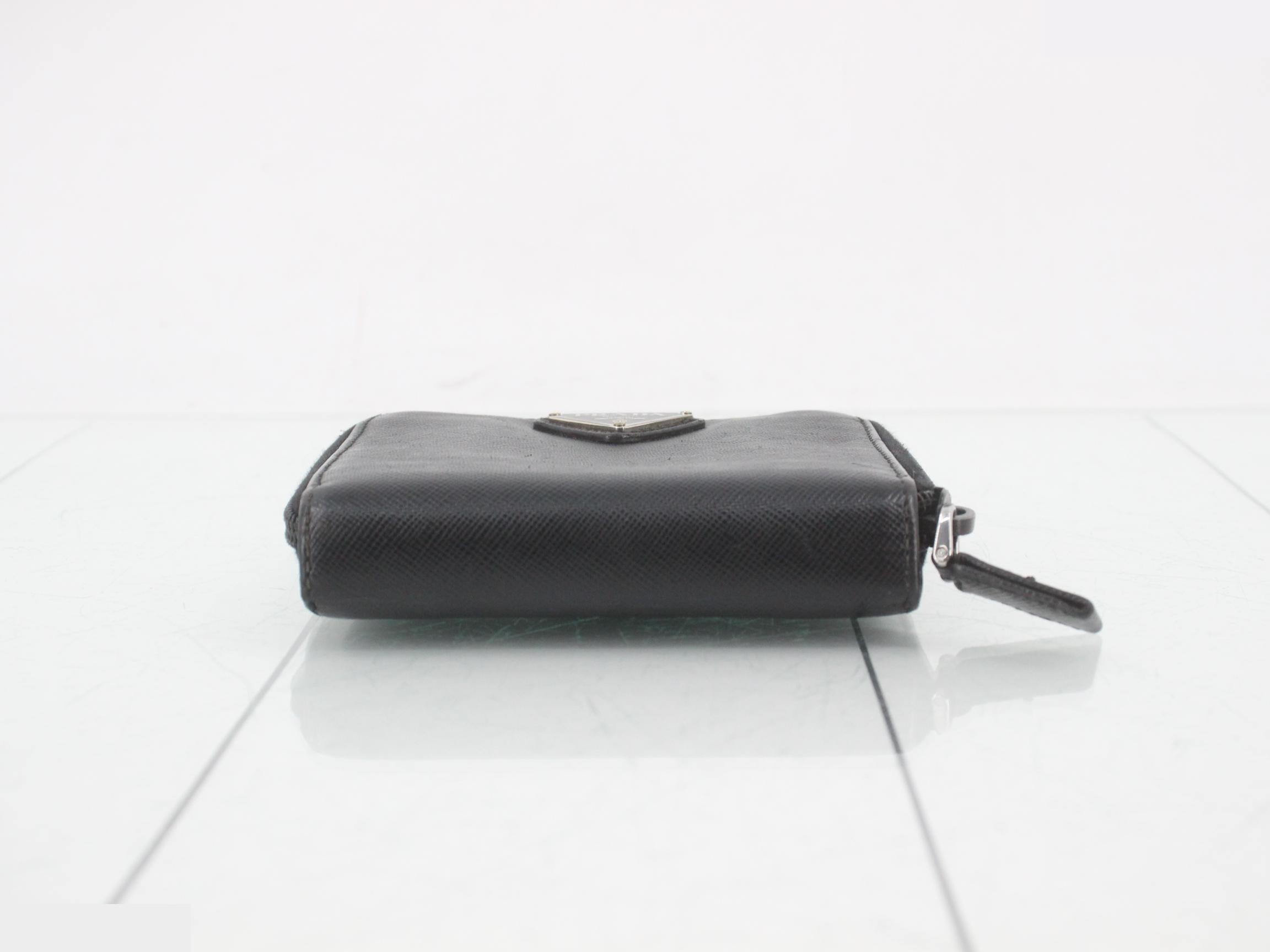 Bi-fold wallet with triangle logo — view 3