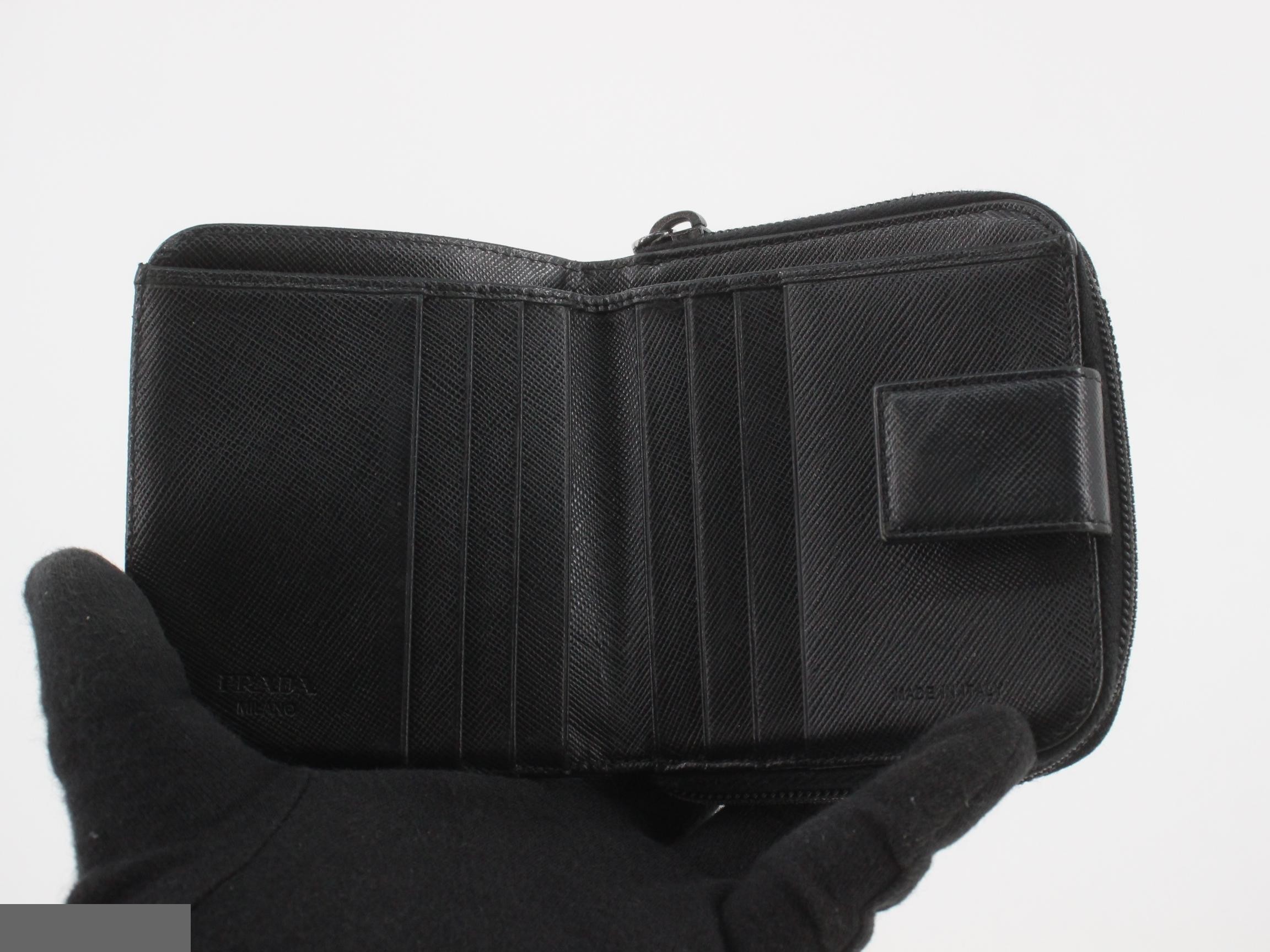 Bi-fold wallet with triangle logo — view 4