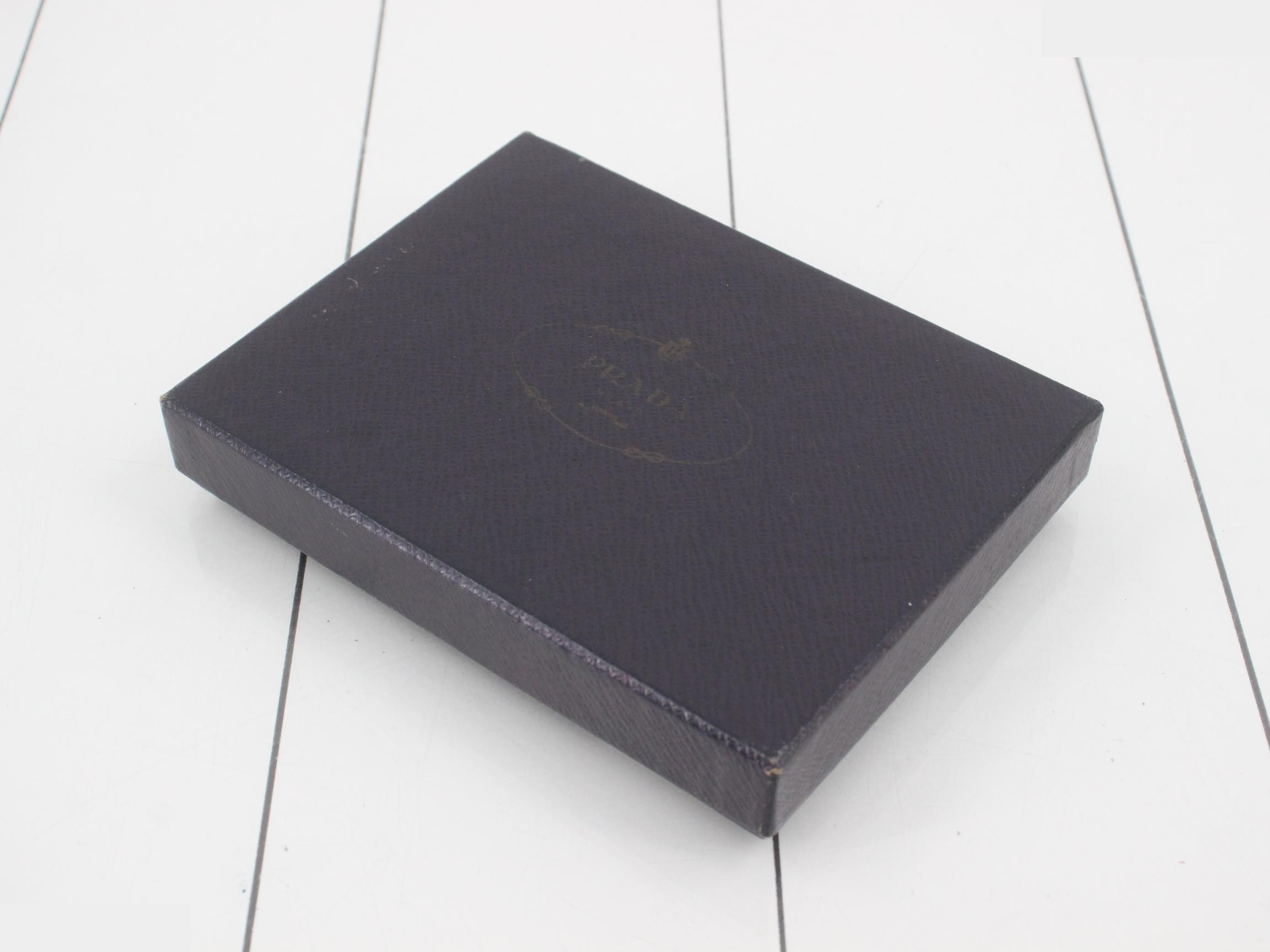 Bi-fold wallet with triangle logo — view 5