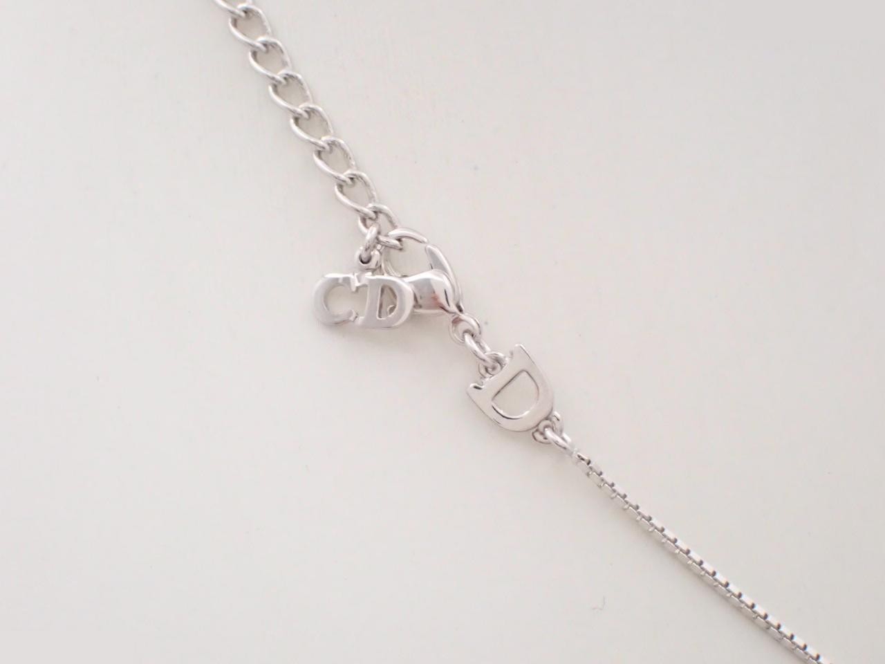 Other lines: Precious metals, necklaces, pendants, chains approximately 40cm long. — view 2