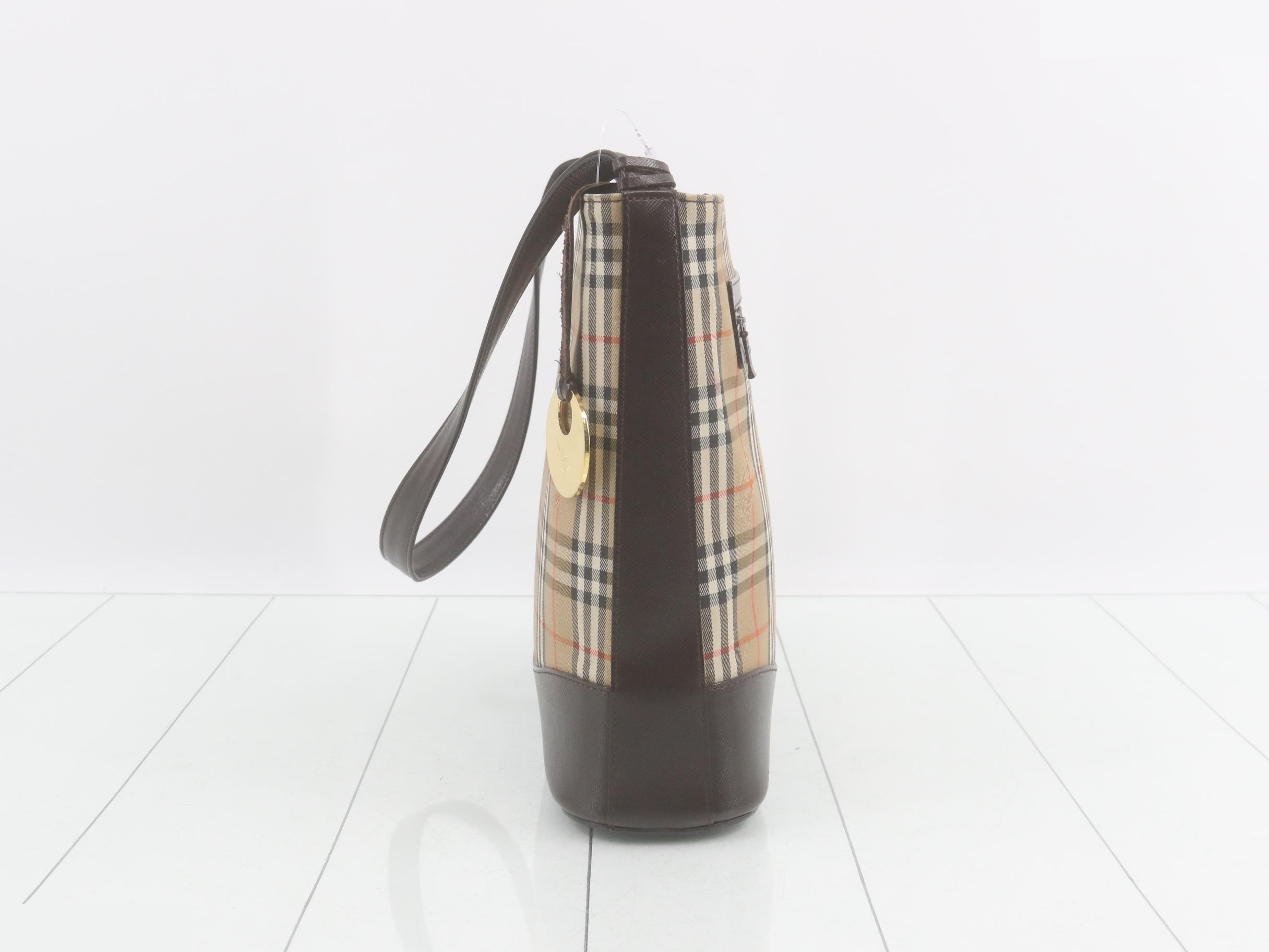 Other lines: Nova Check, with charm, bags and shoulder bags. — view 3