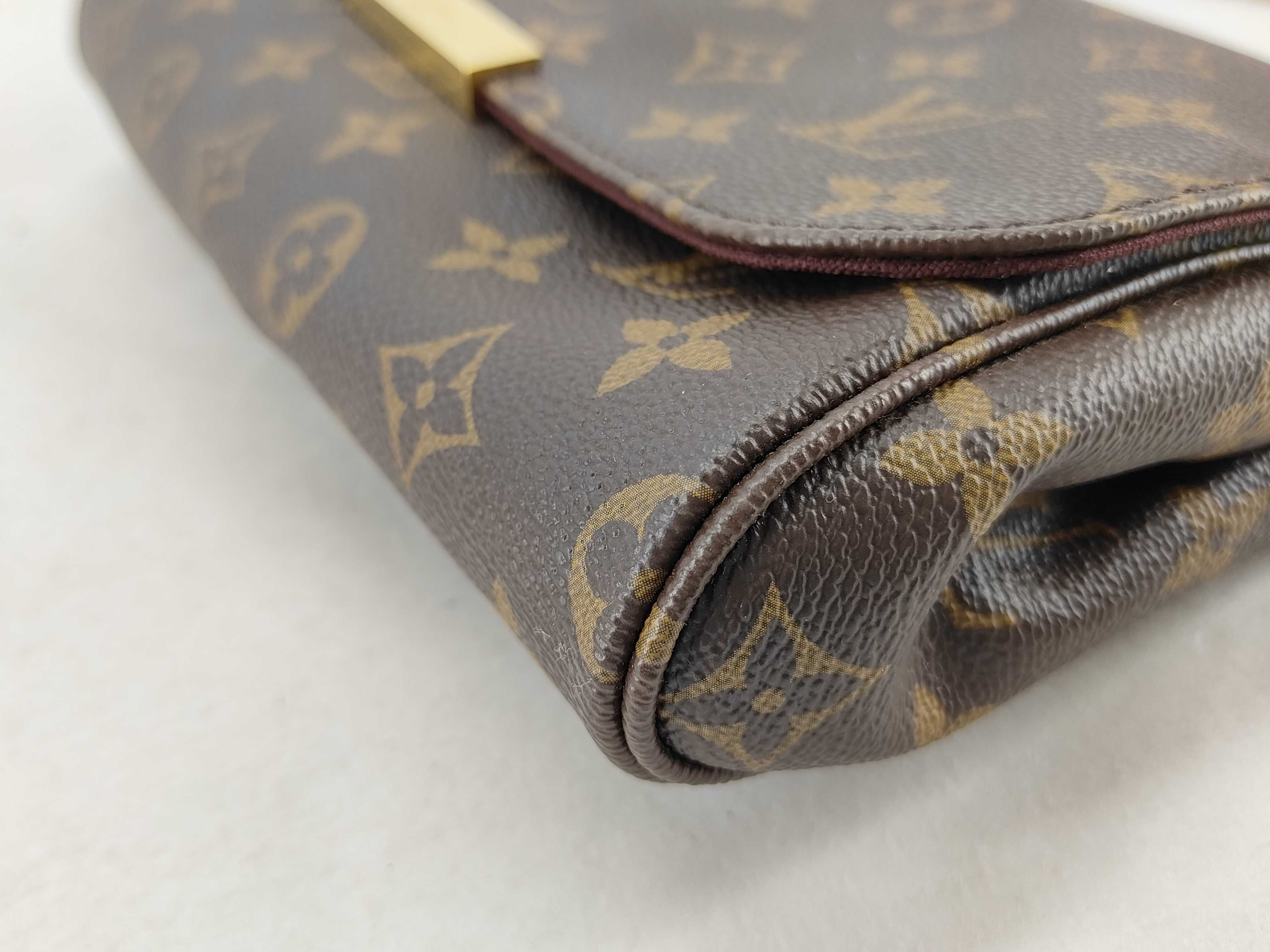 Monogram LV Favorite MM M40718 Shoulder Bag — view 8