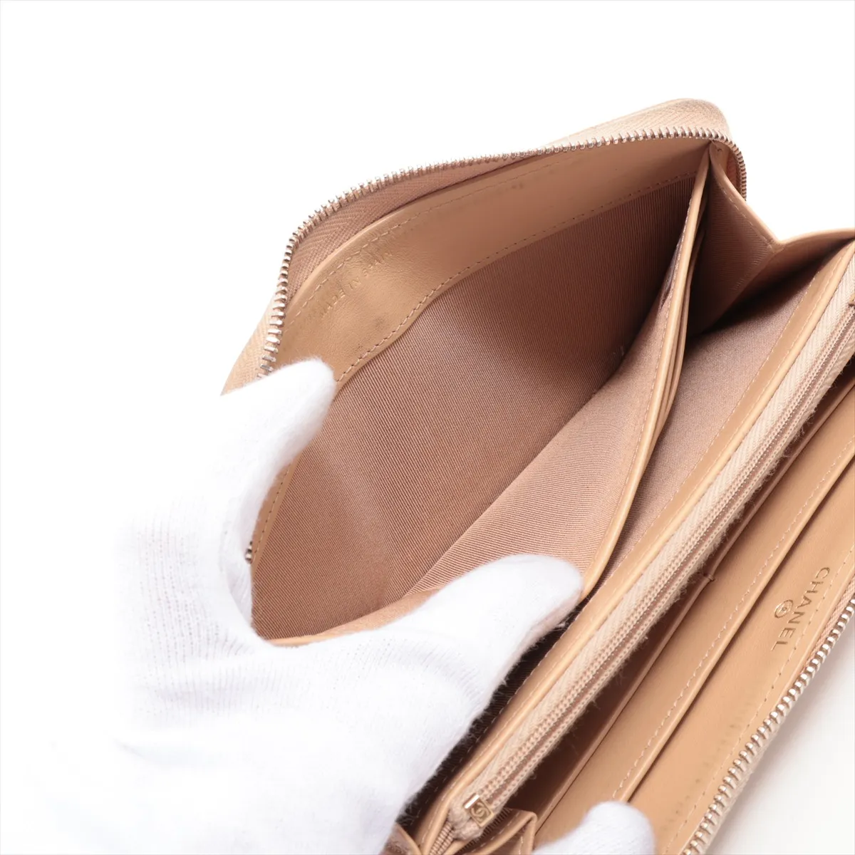 Matelassé Caviar Skin Long Wallet, Beige, Gold Hardware, 28578371 — view 4