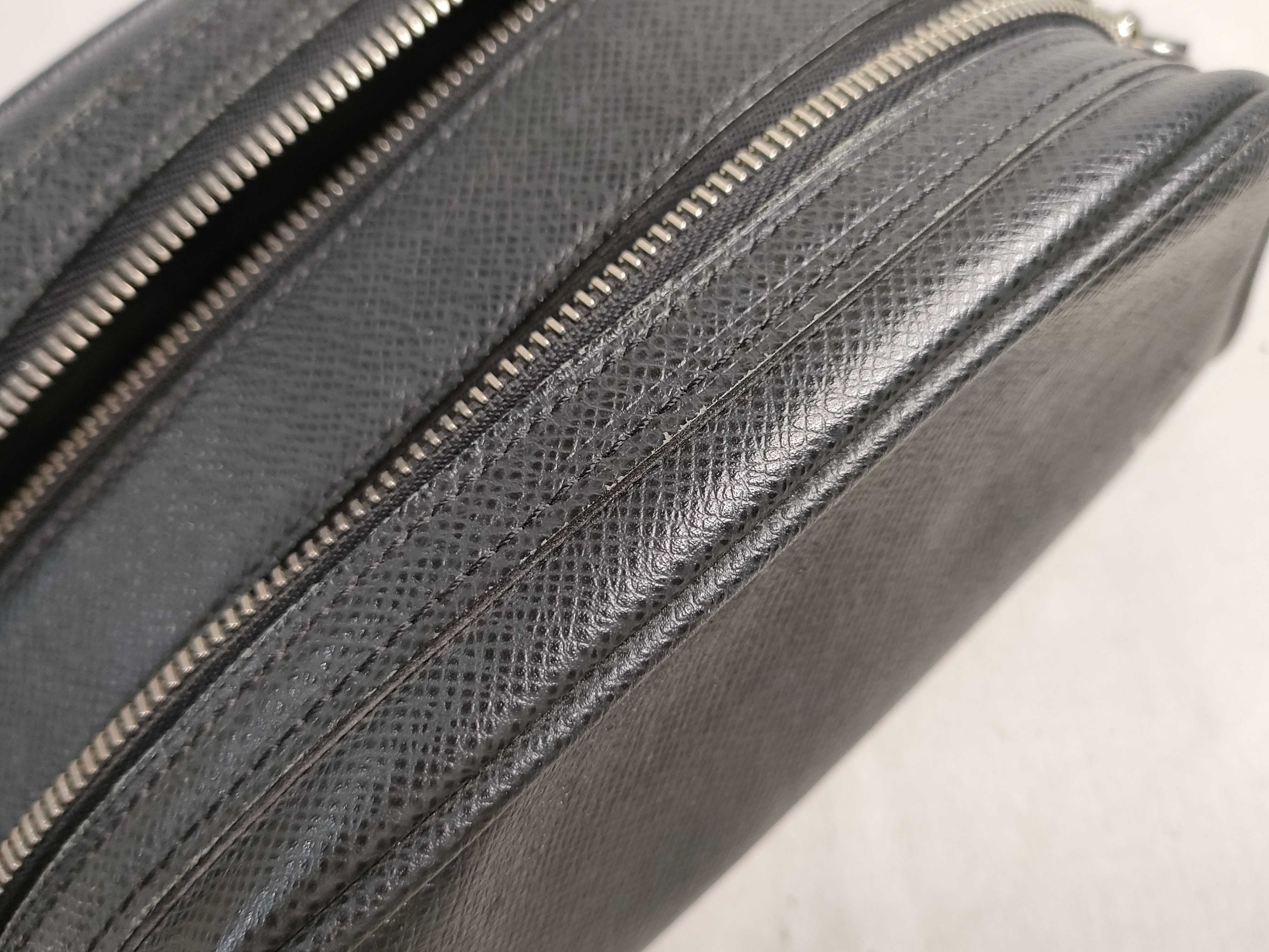 Taiga Leather M32492 Black Second Bag Clutch Bag Second Bag — view 12