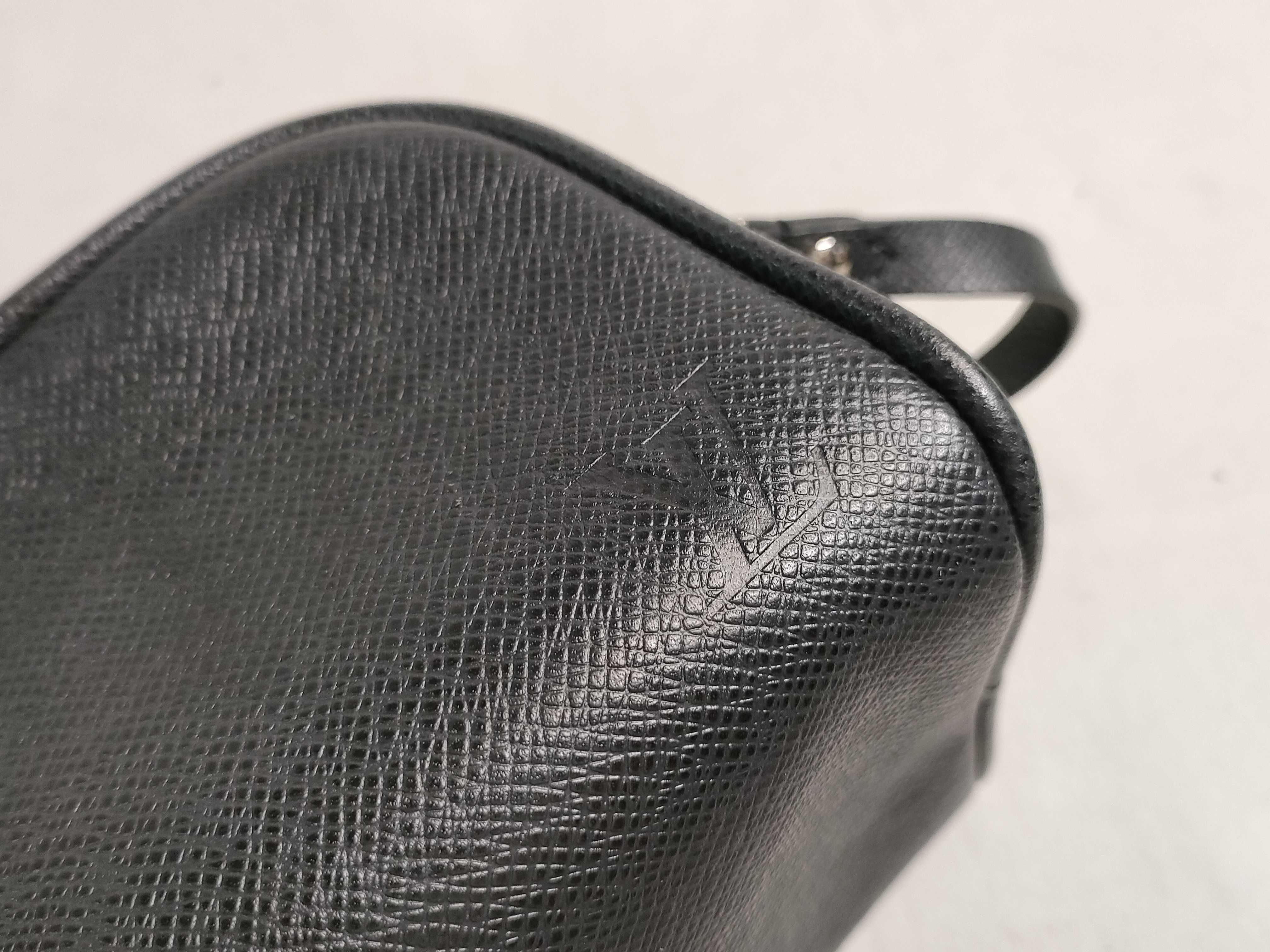 Taiga Leather M32492 Black Second Bag Clutch Bag Second Bag — view 3