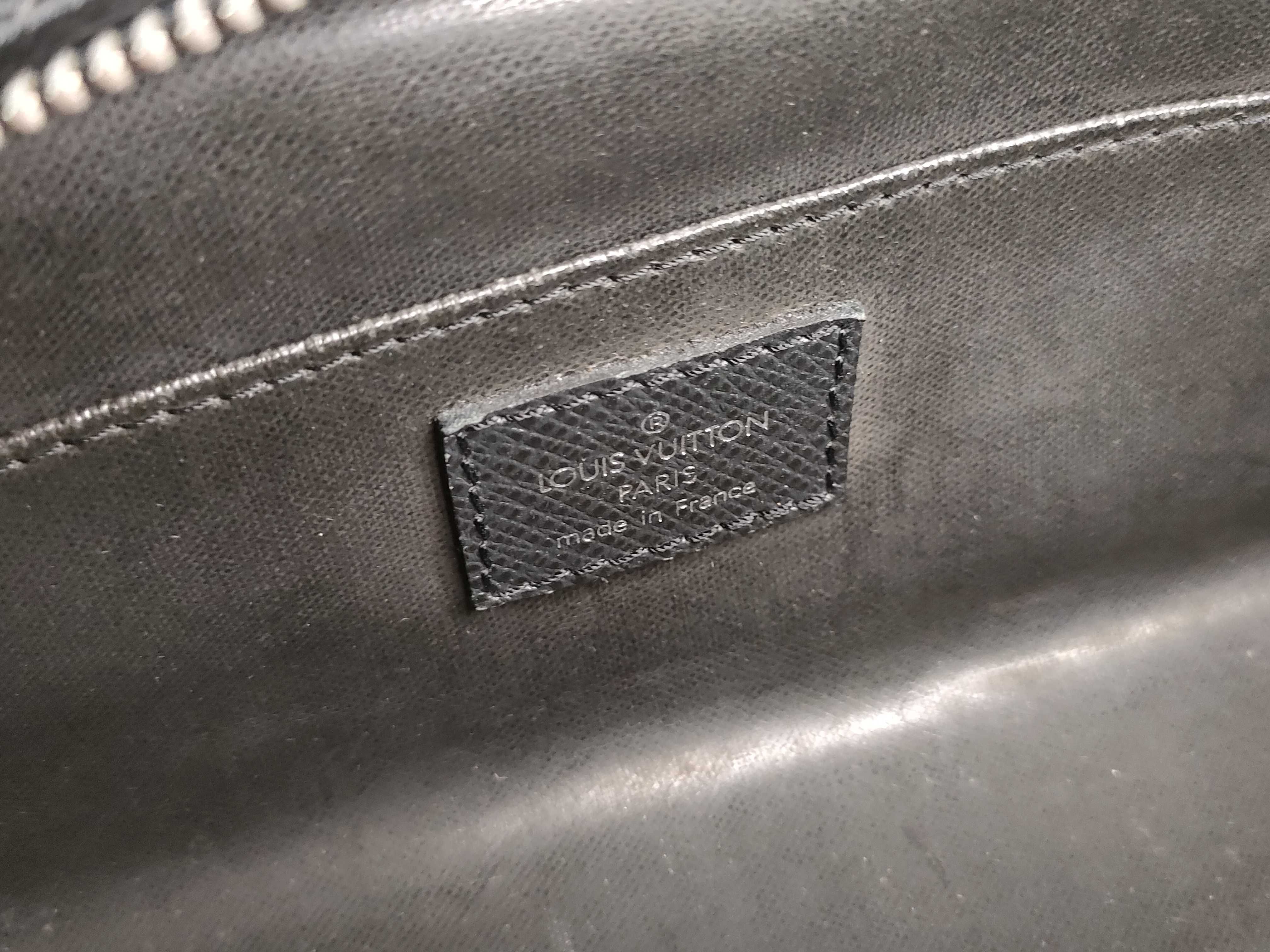 Taiga Leather M32492 Black Second Bag Clutch Bag Second Bag — view 8