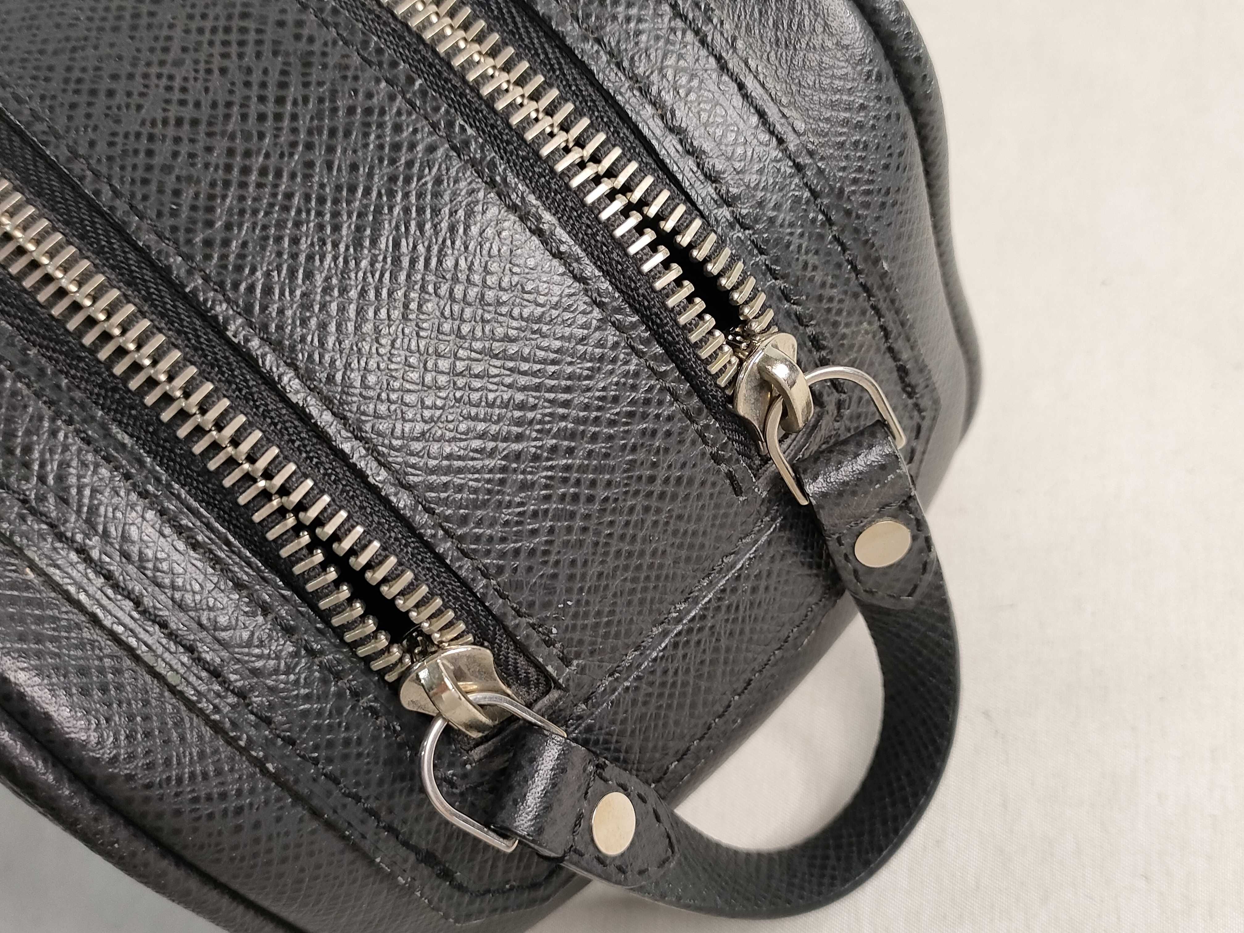 Taiga Leather M32492 Black Second Bag Clutch Bag Second Bag — view 10