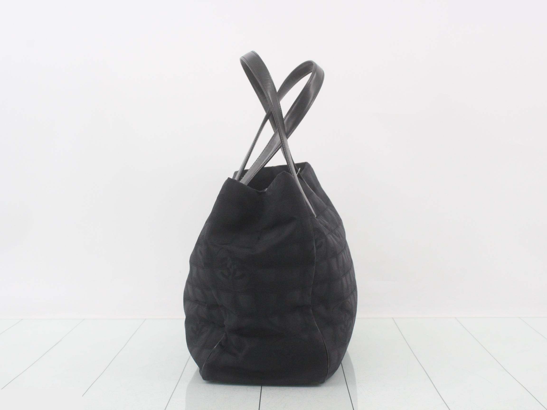 New Travel Tote Bag MM, Black, Nylon — view 4