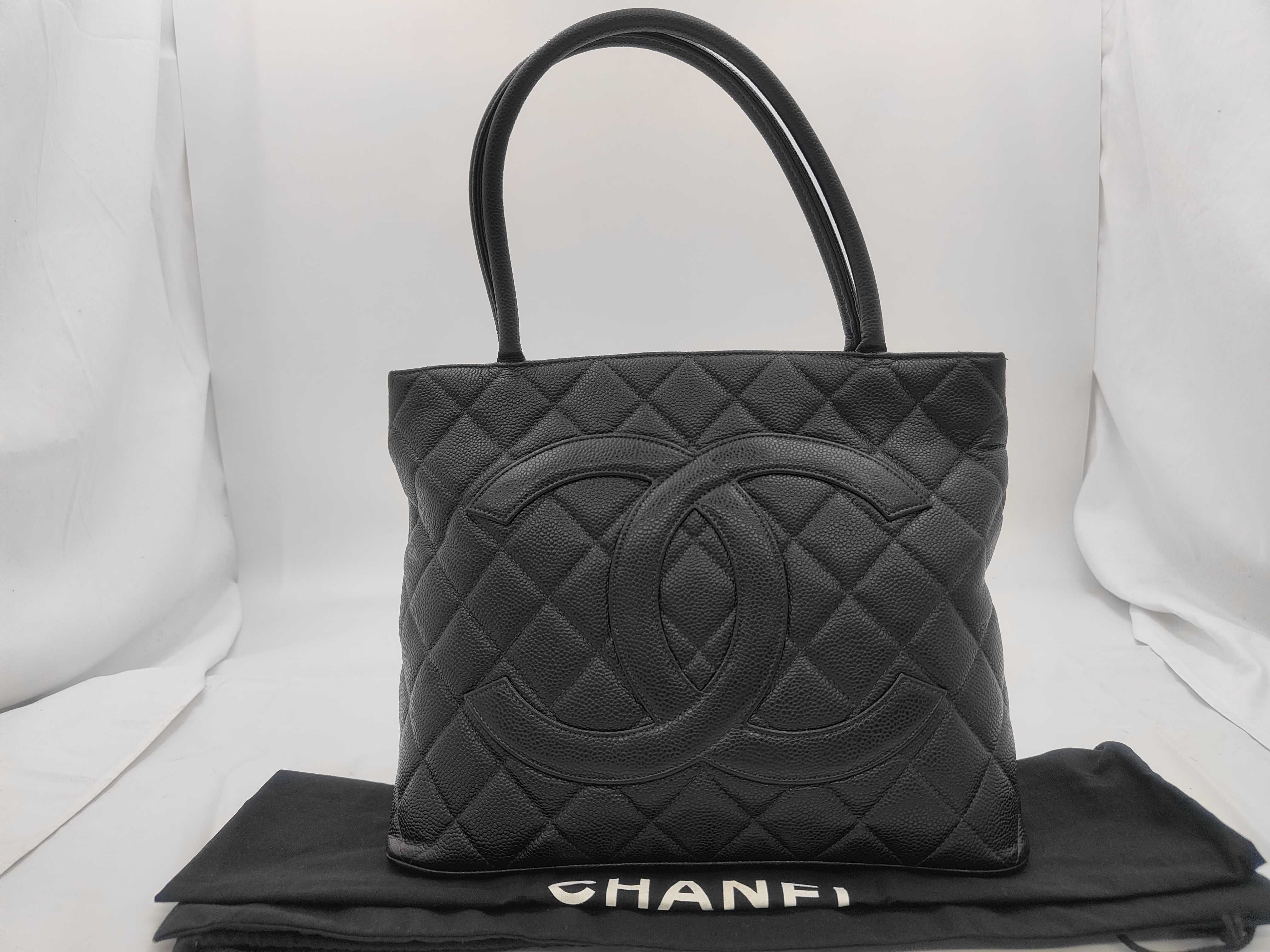 Caviar Skin Reissue Tote Bag (Black)