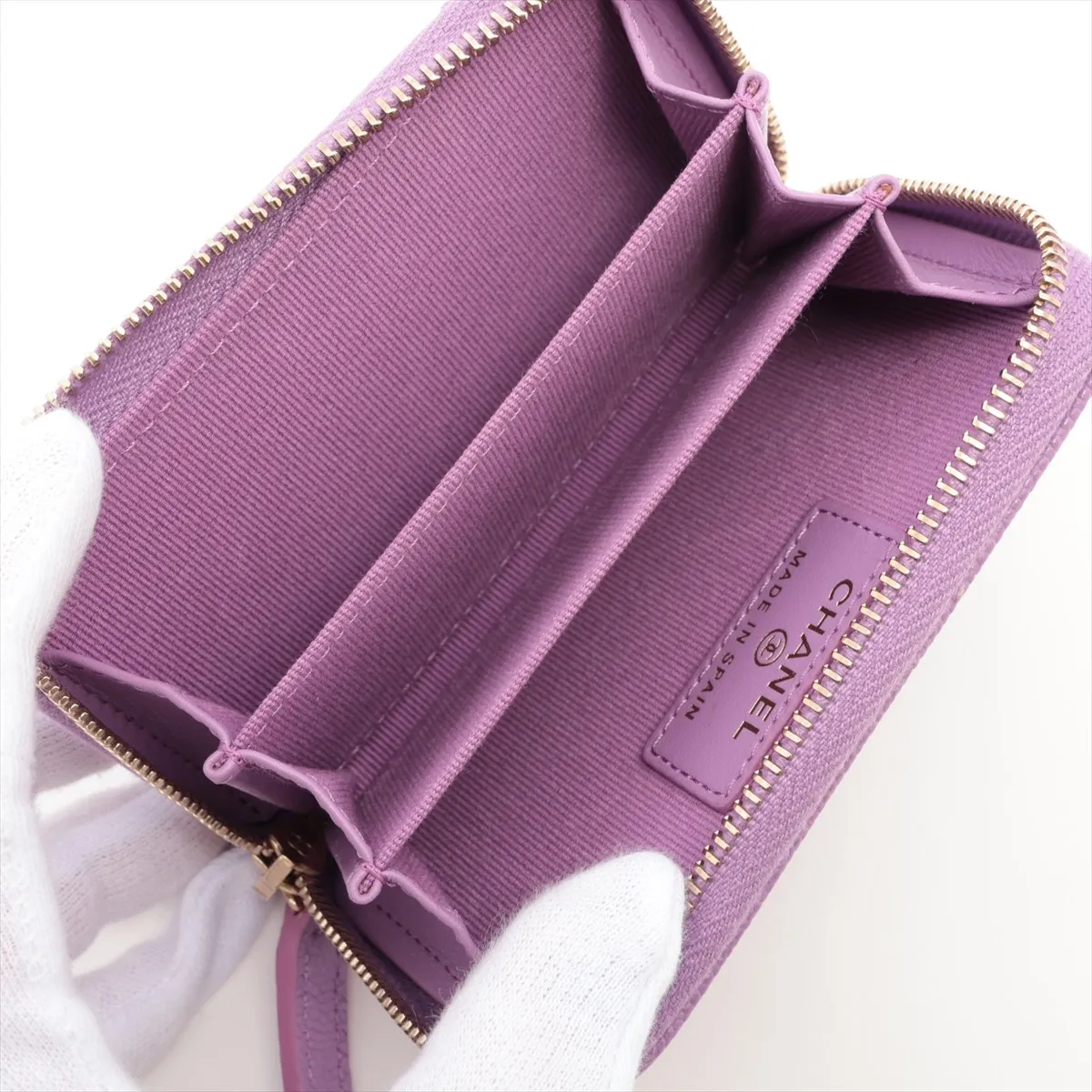 Matelasse caviar skin coin case purple gold hardware No. 32 — view 3