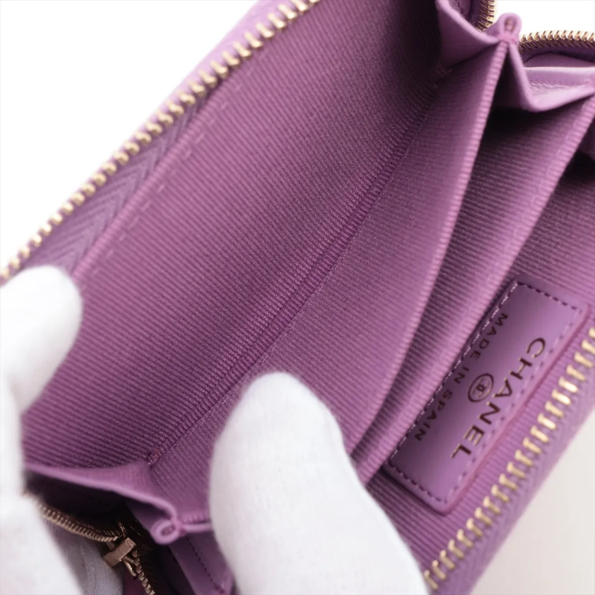Matelasse caviar skin coin case purple gold hardware No. 32 — view 4