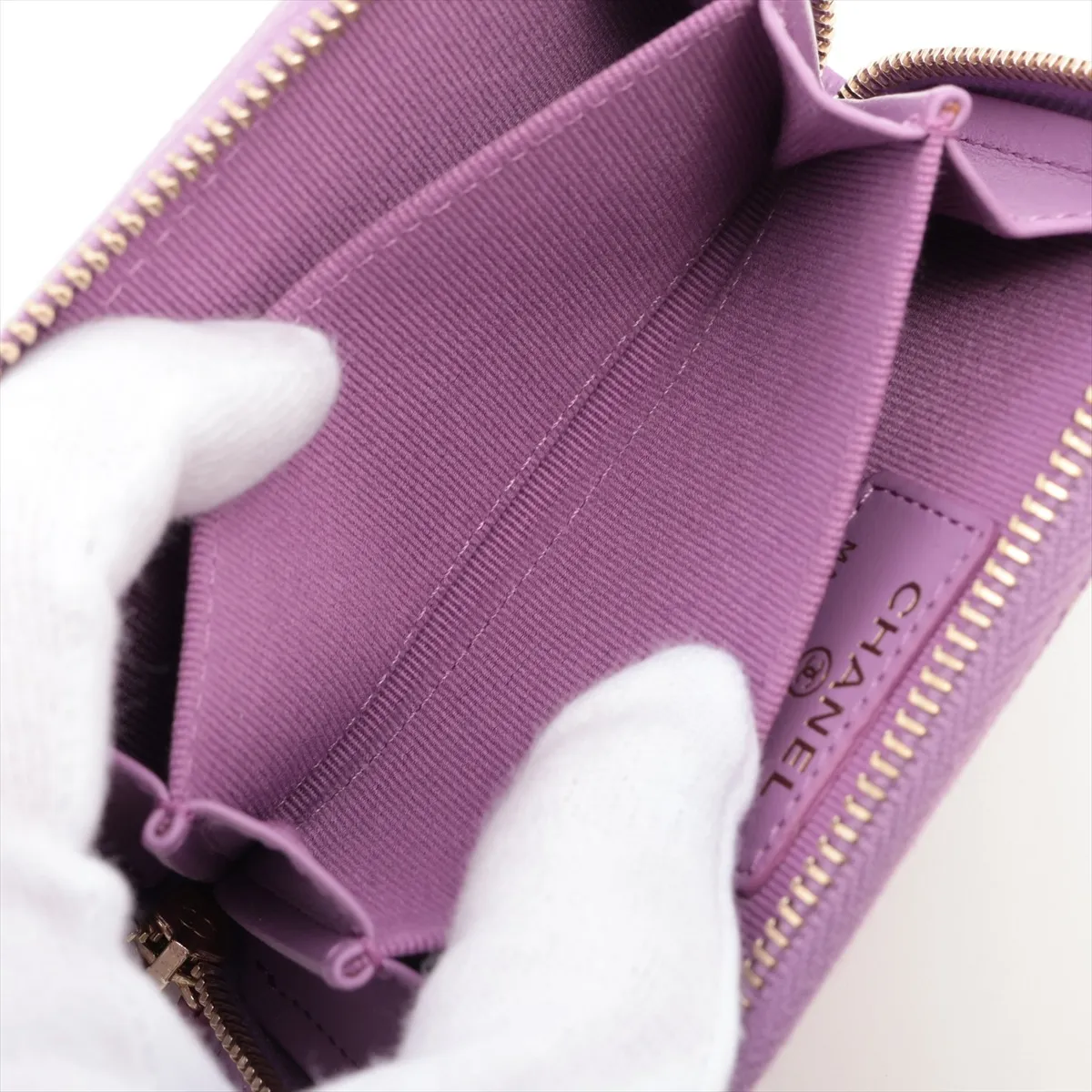 Matelasse caviar skin coin case purple gold hardware No. 32 — view 5