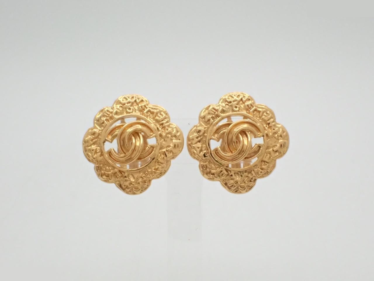 Earrings with Coco Mark design, gold.