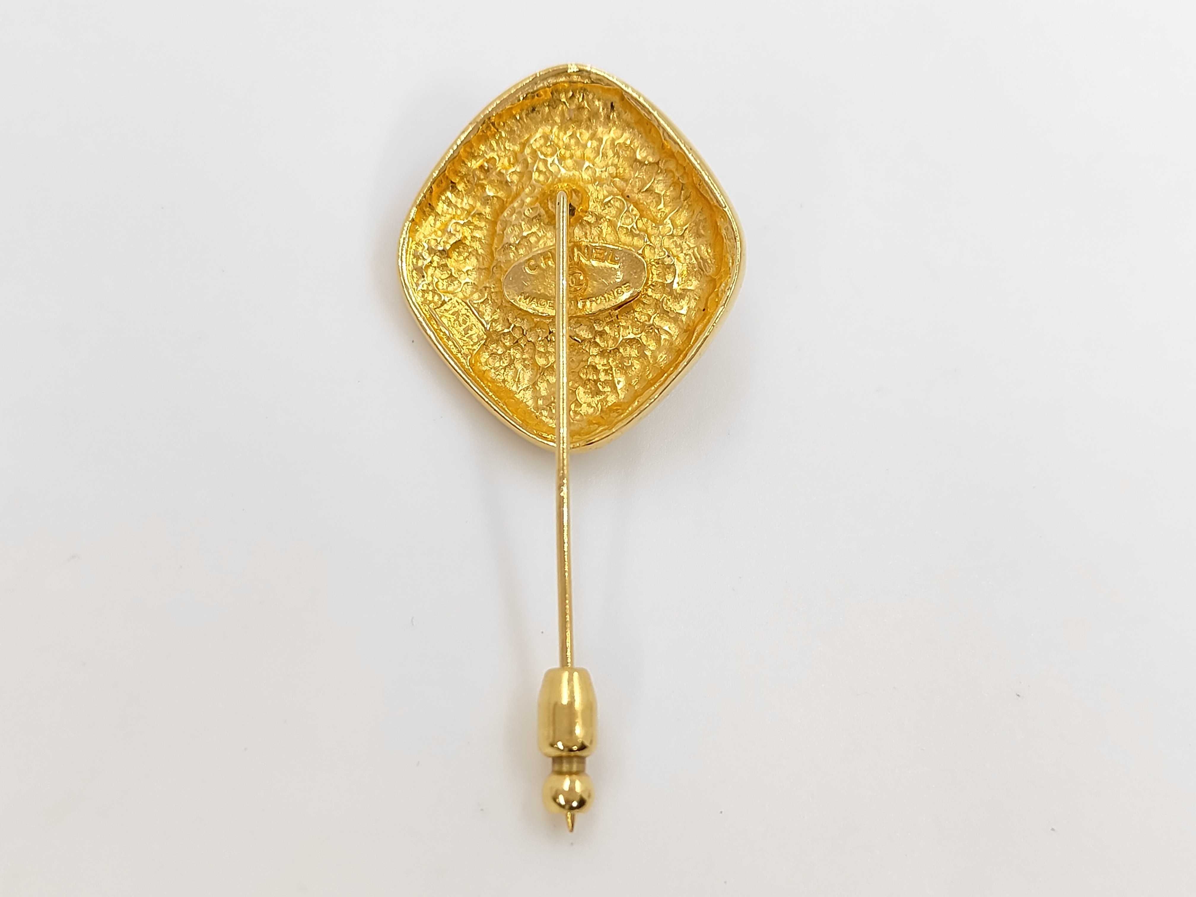 pearl brooch — view 2