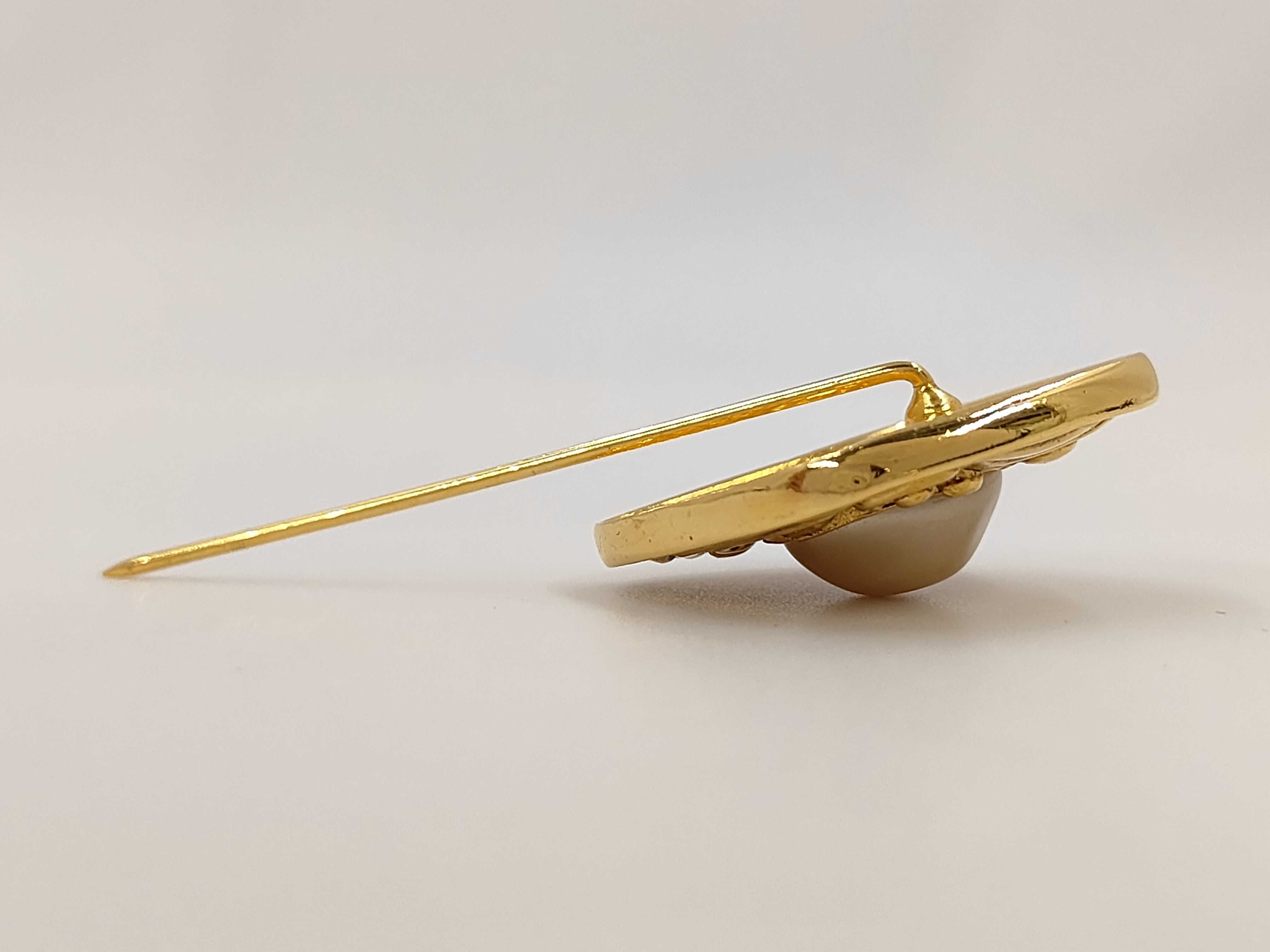pearl brooch — view 6