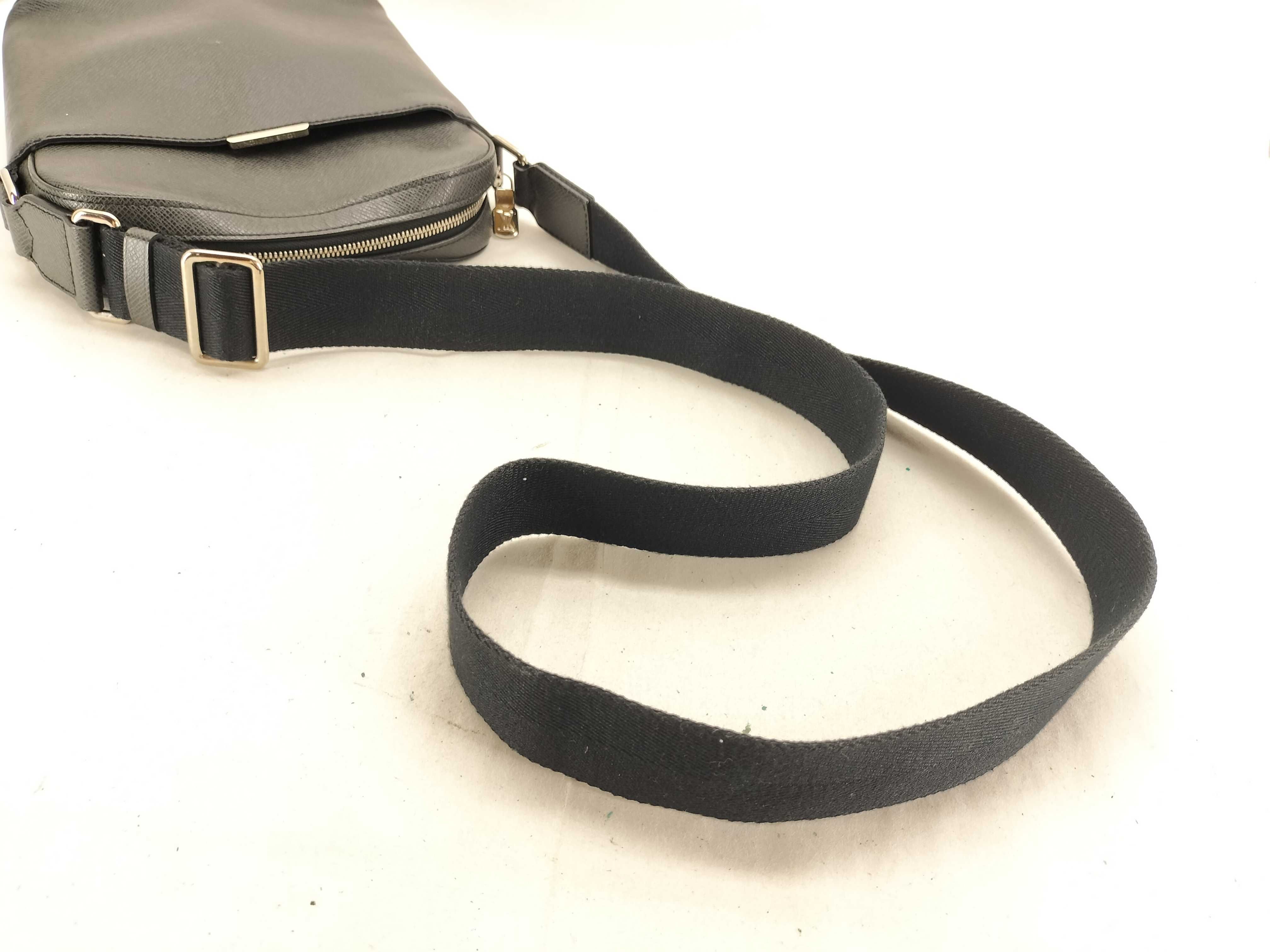 Taiga Anton Pochette Shoulder Bag M33431 — view 3
