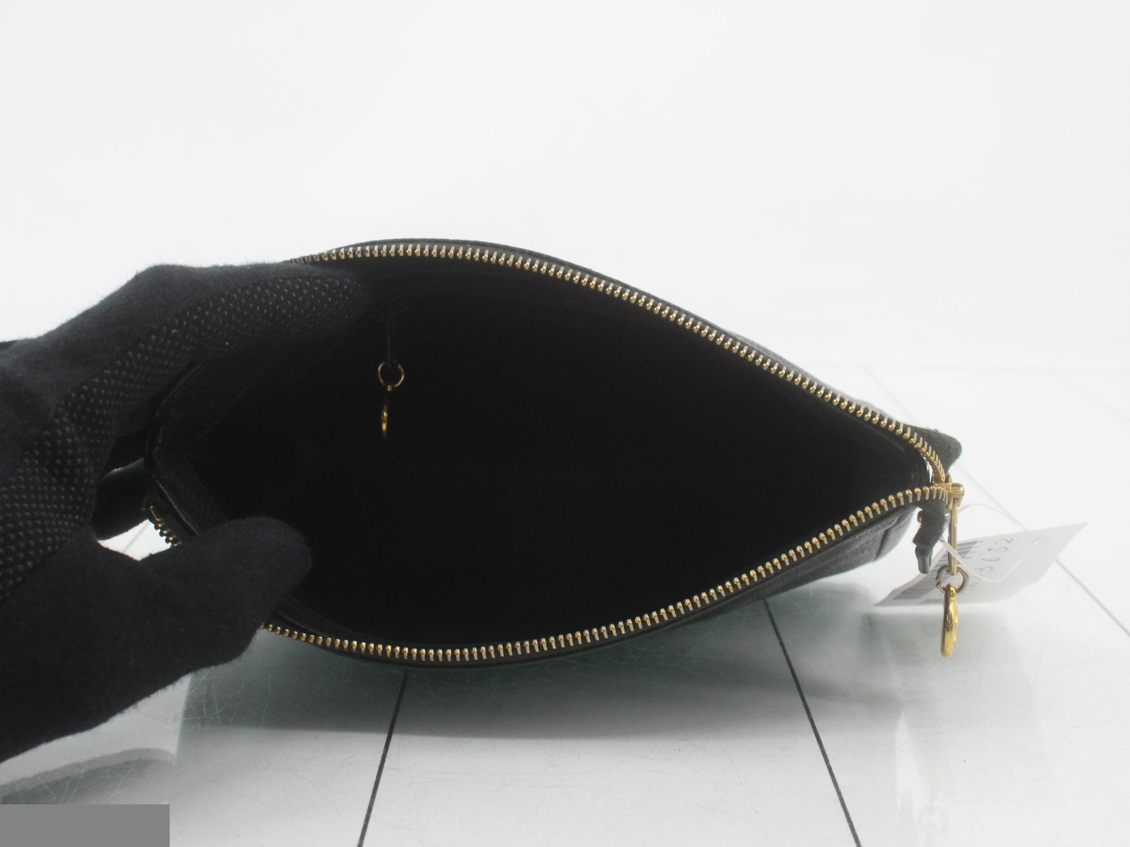 Caviar skin (bags) and pouches — view 4