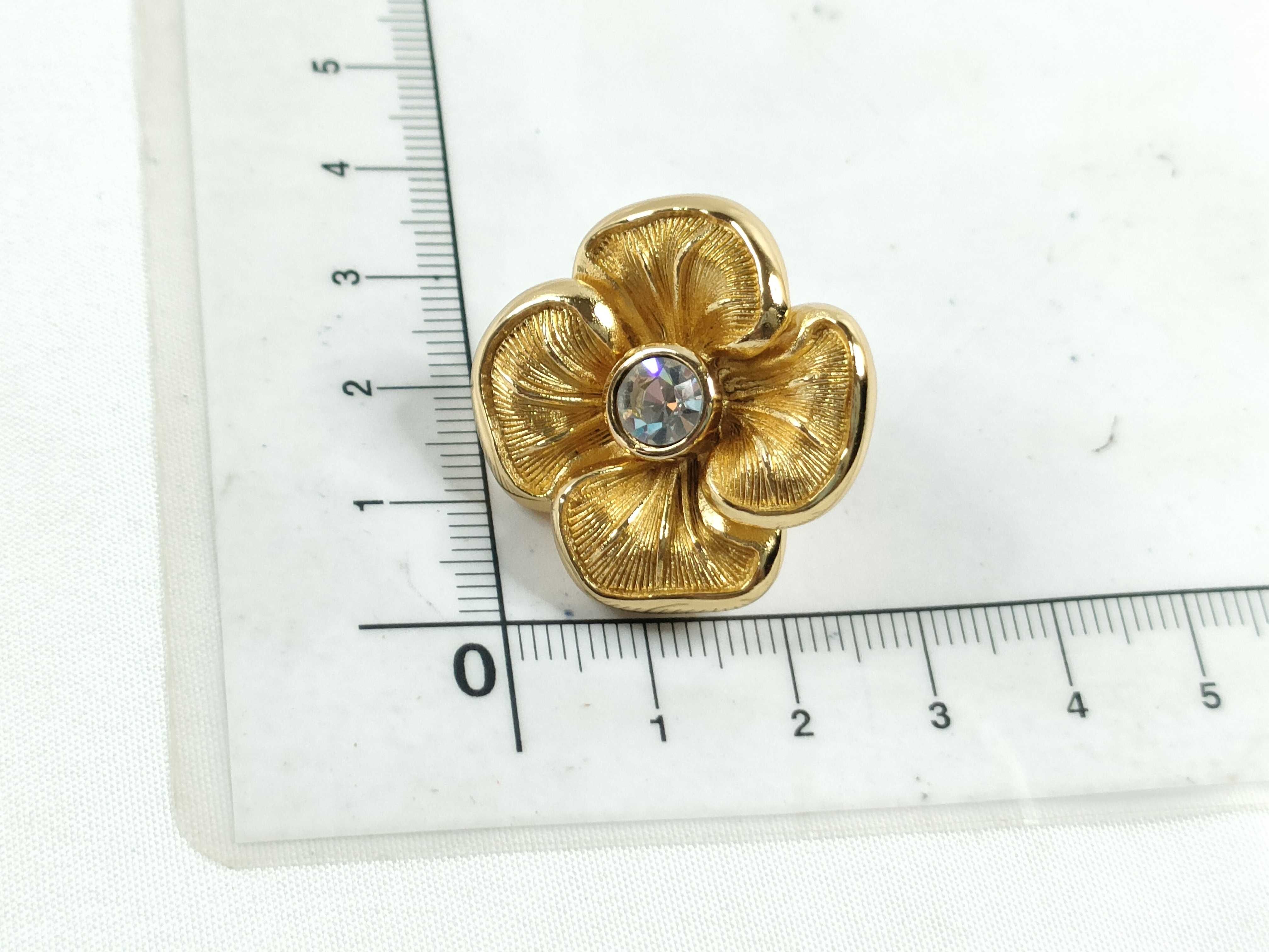 Christian Flower Motif Brooch, Gold Brooch — view 9