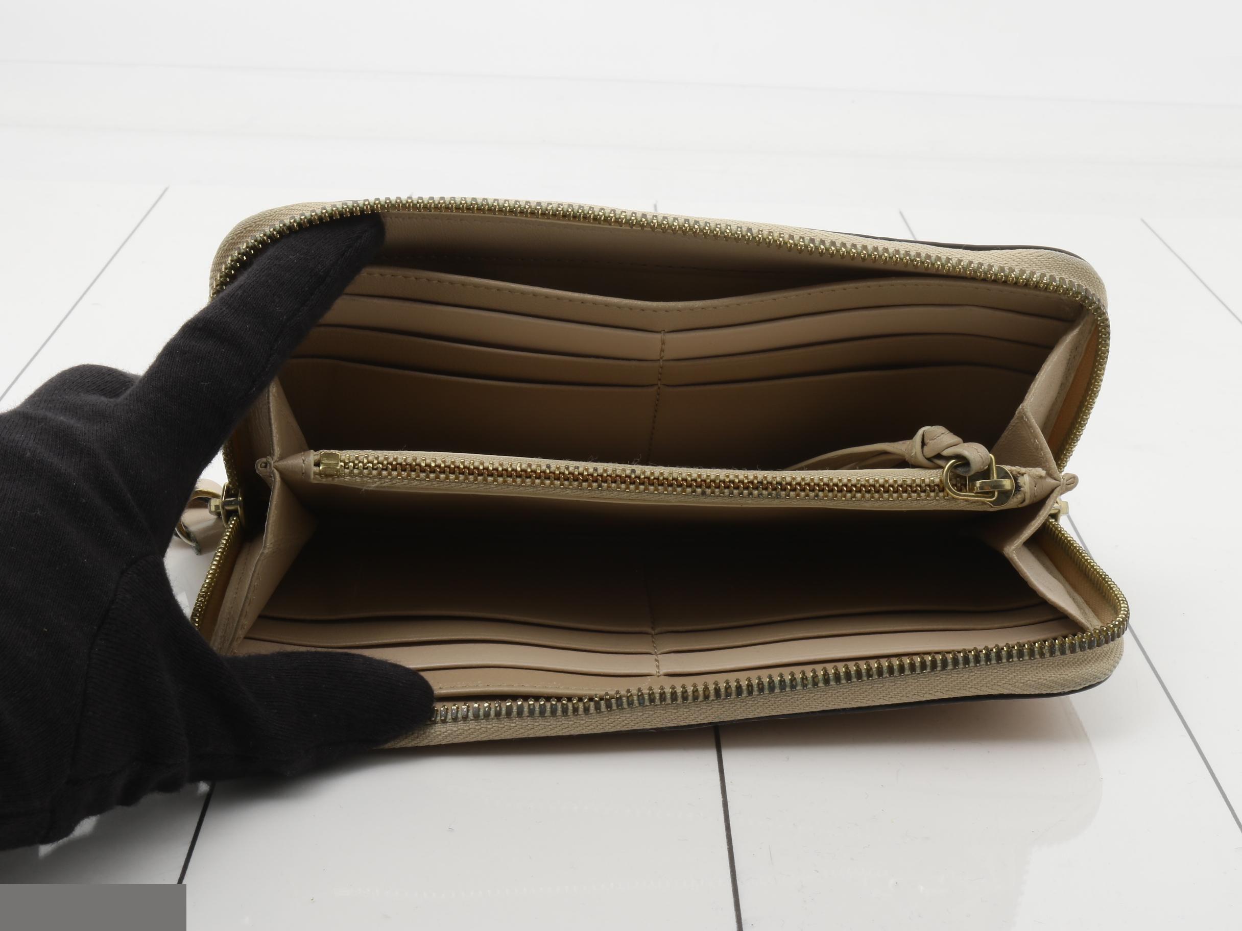 wallet — view 4