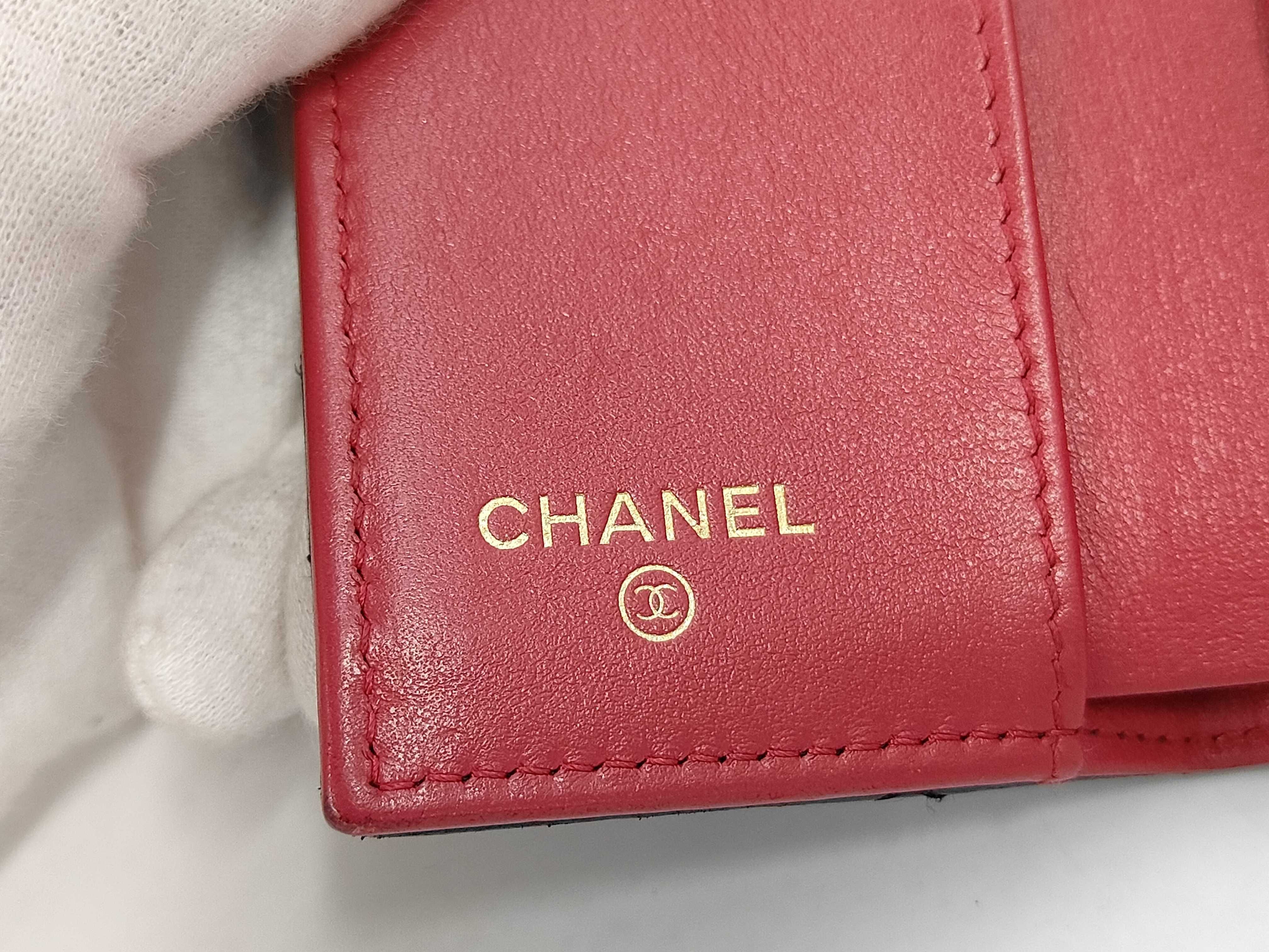 Lambskin Chanel 19 Matelassé Wallet, Silver Hardware, Black, Seal, 31745685 — view 8