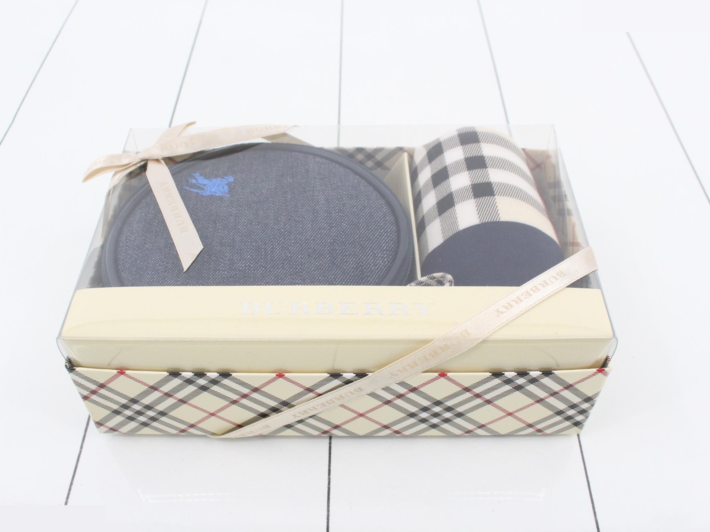 Unused Burberry Nova Check pouch set with box. — view 3