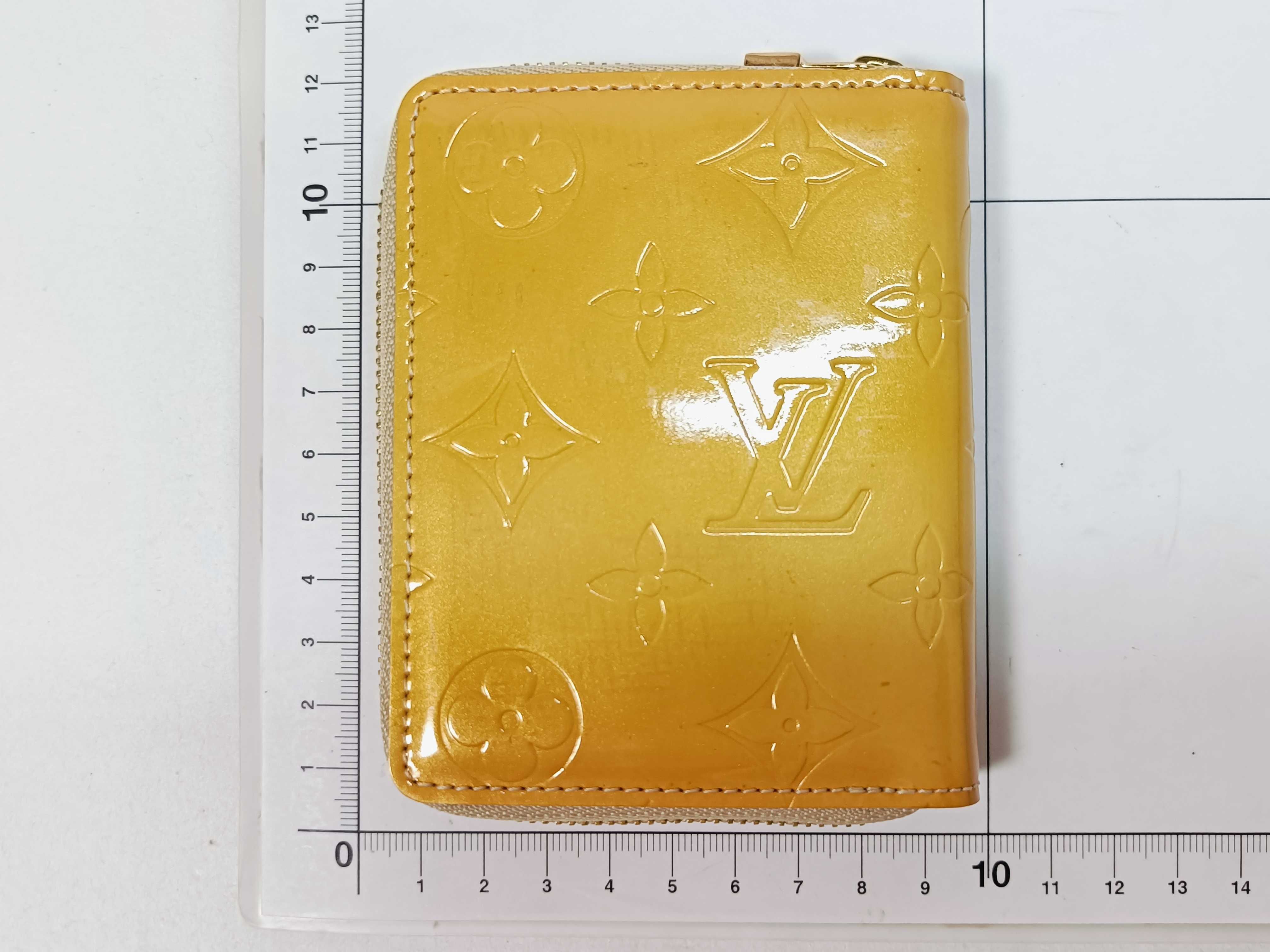 Vernis Bi-fold Wallet with Round Zipper — view 2