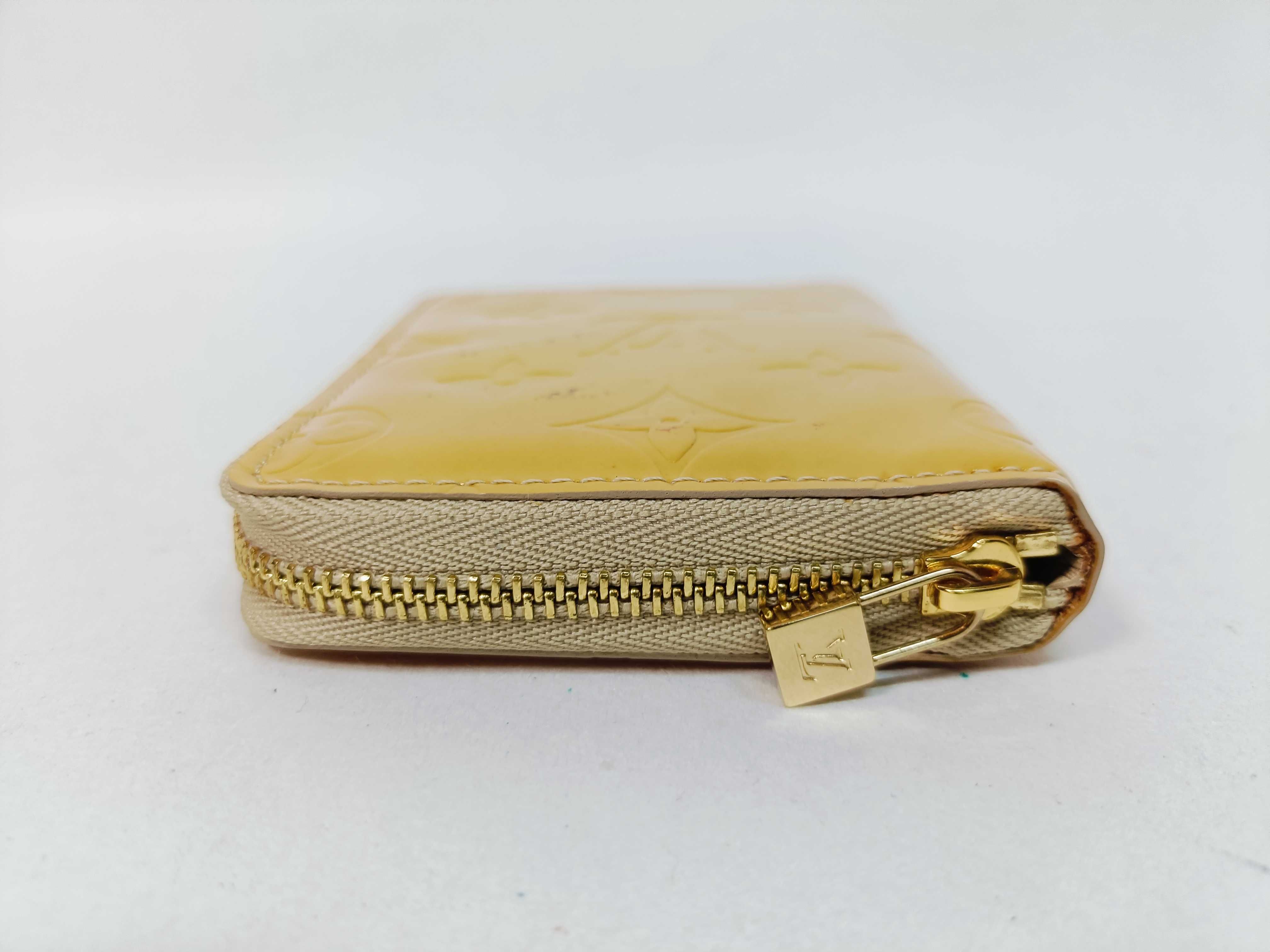 Vernis Bi-fold Wallet with Round Zipper — view 6