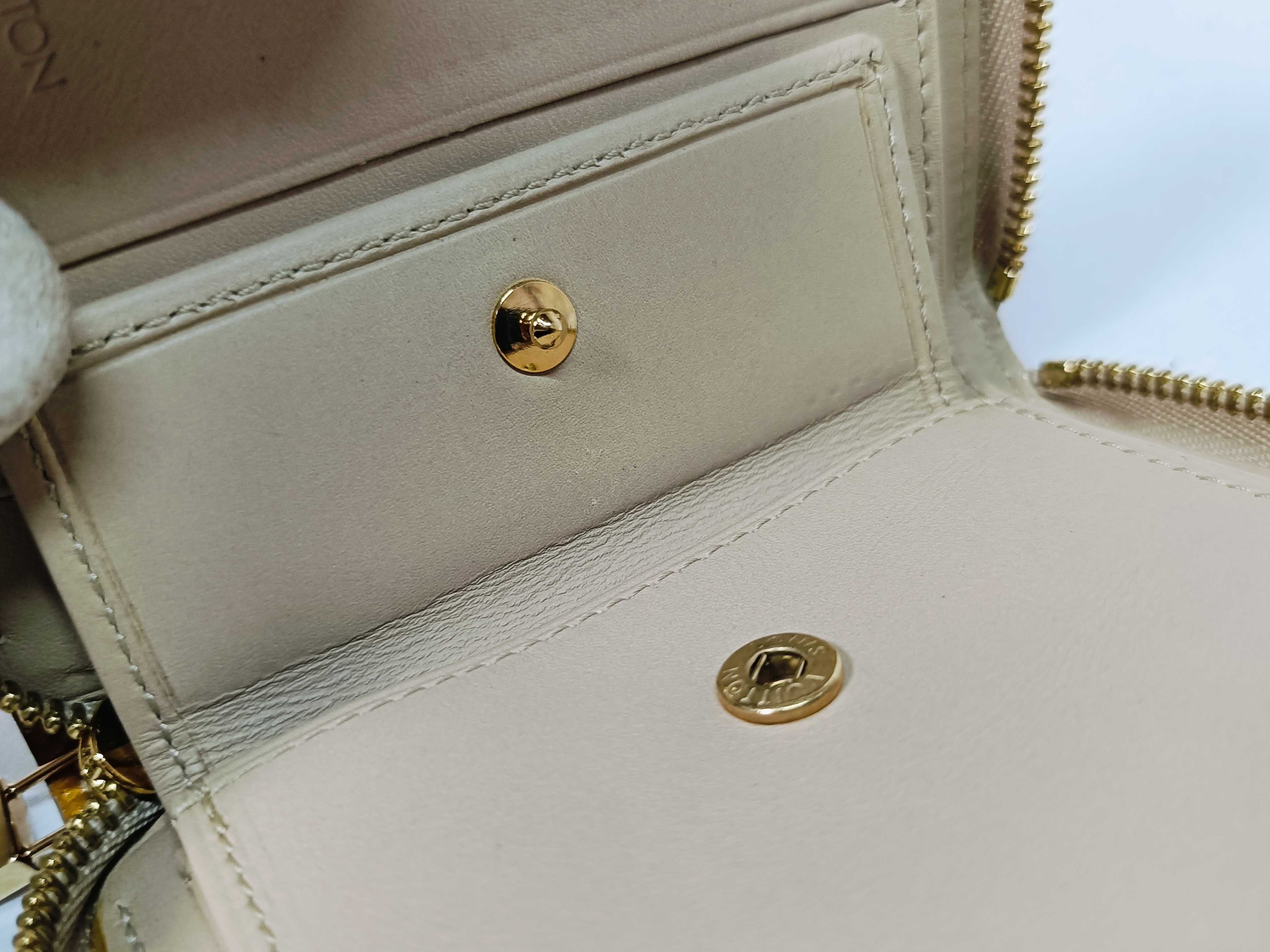 Vernis Bi-fold Wallet with Round Zipper — view 10