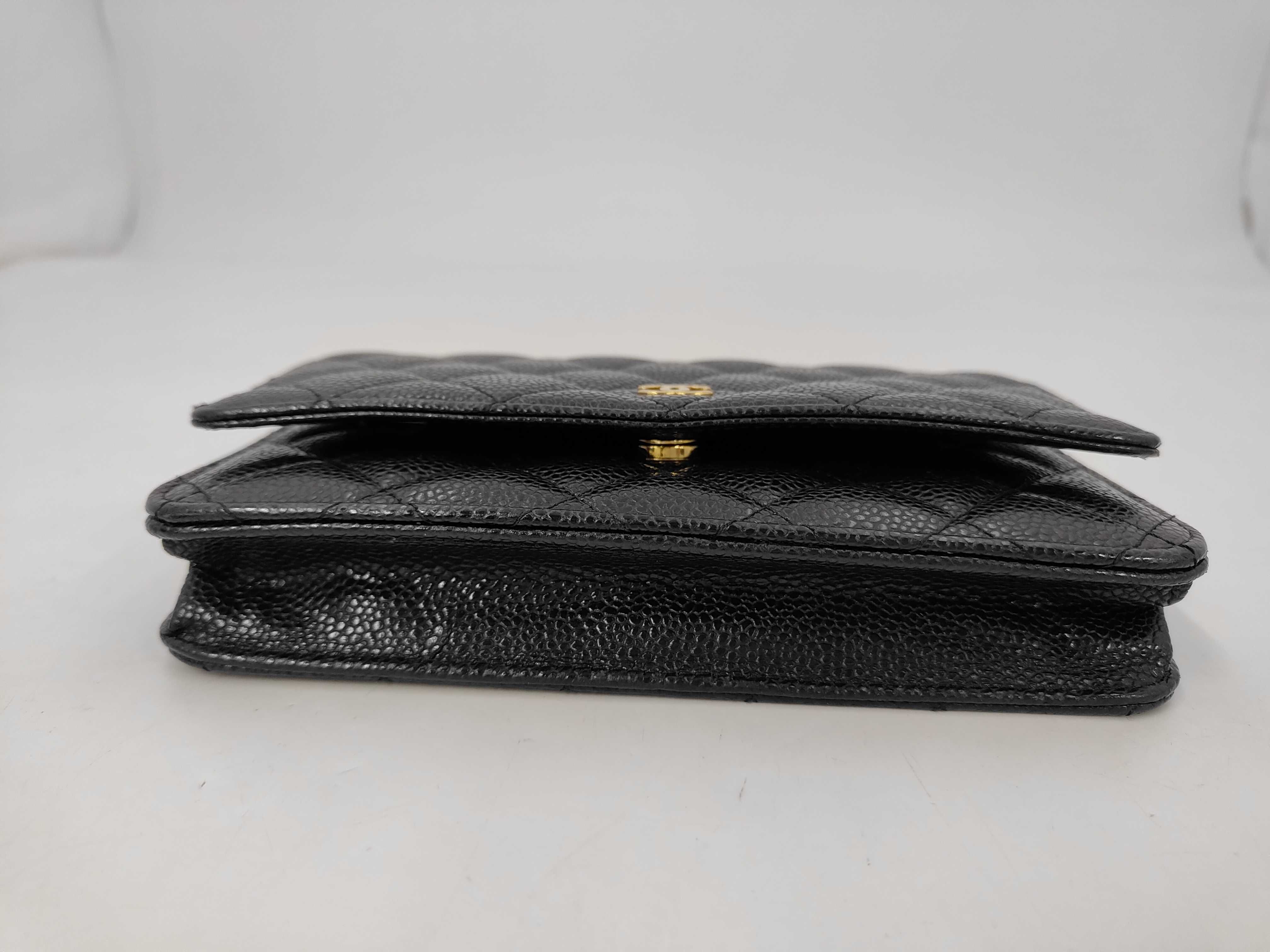 Caviar Skin AP0250 Chain Wallet Shoulder Bag with Serial Number Plate — view 3