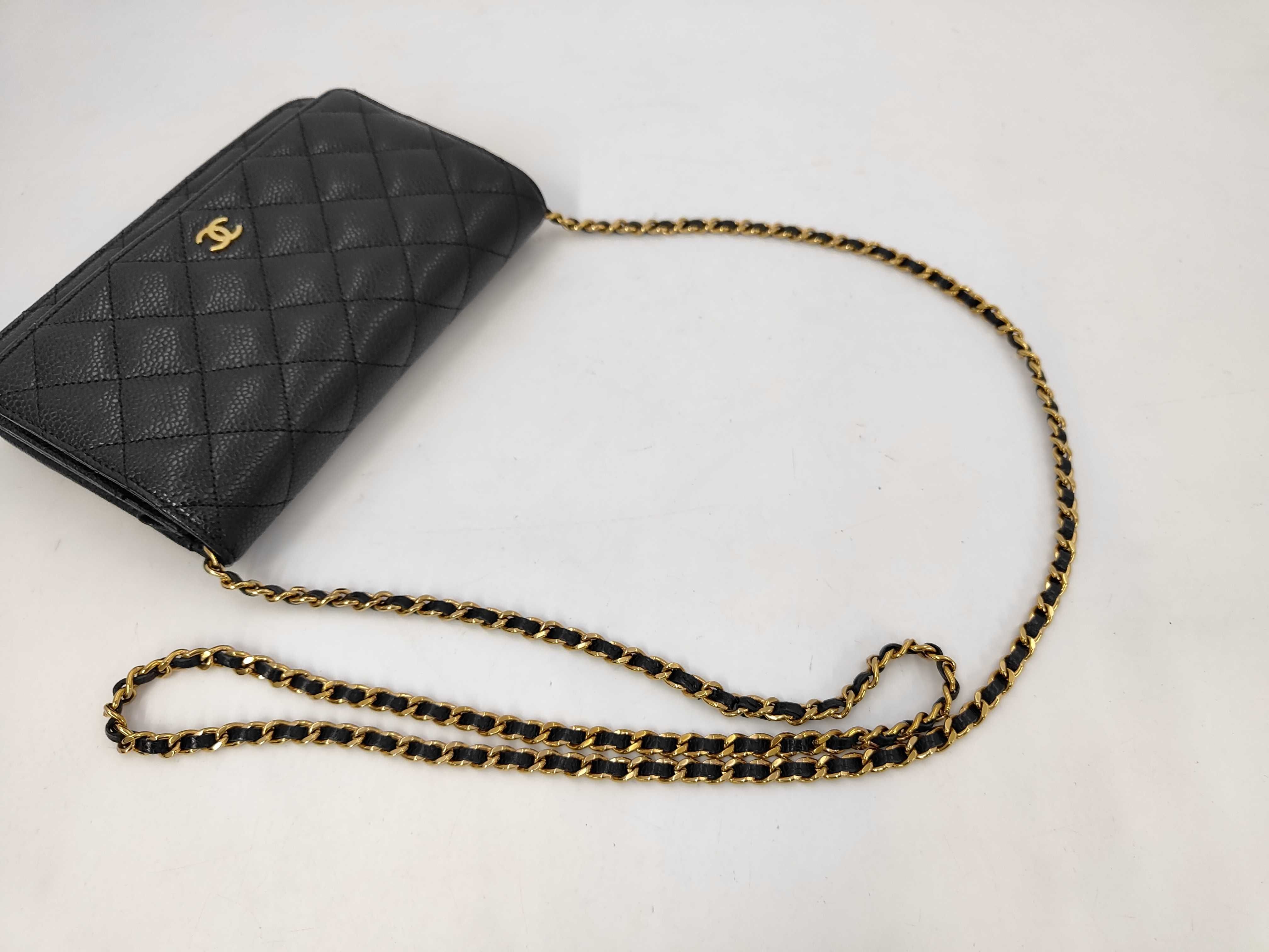 Caviar Skin AP0250 Chain Wallet Shoulder Bag with Serial Number Plate — view 5