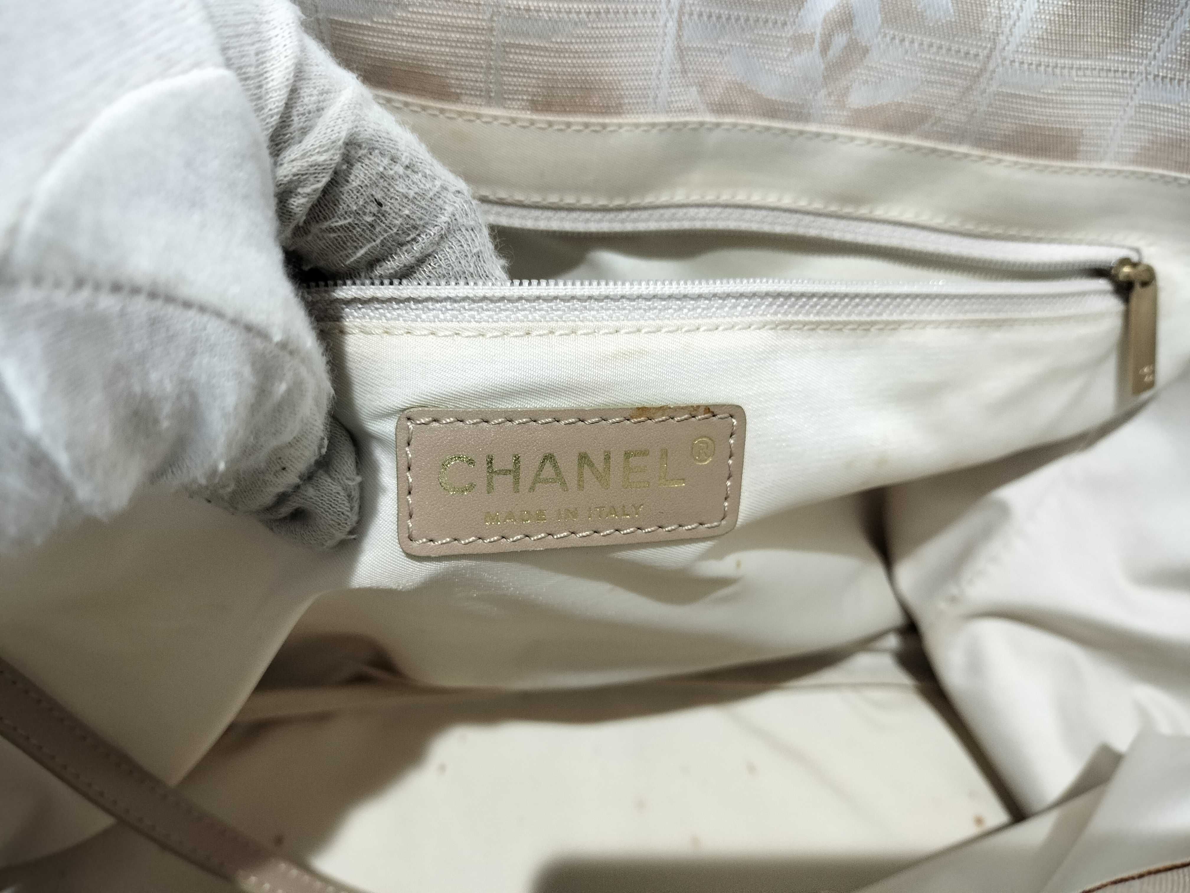New Travel Line Tote Bag, Beige, Series 8 (Handbag) — view 10