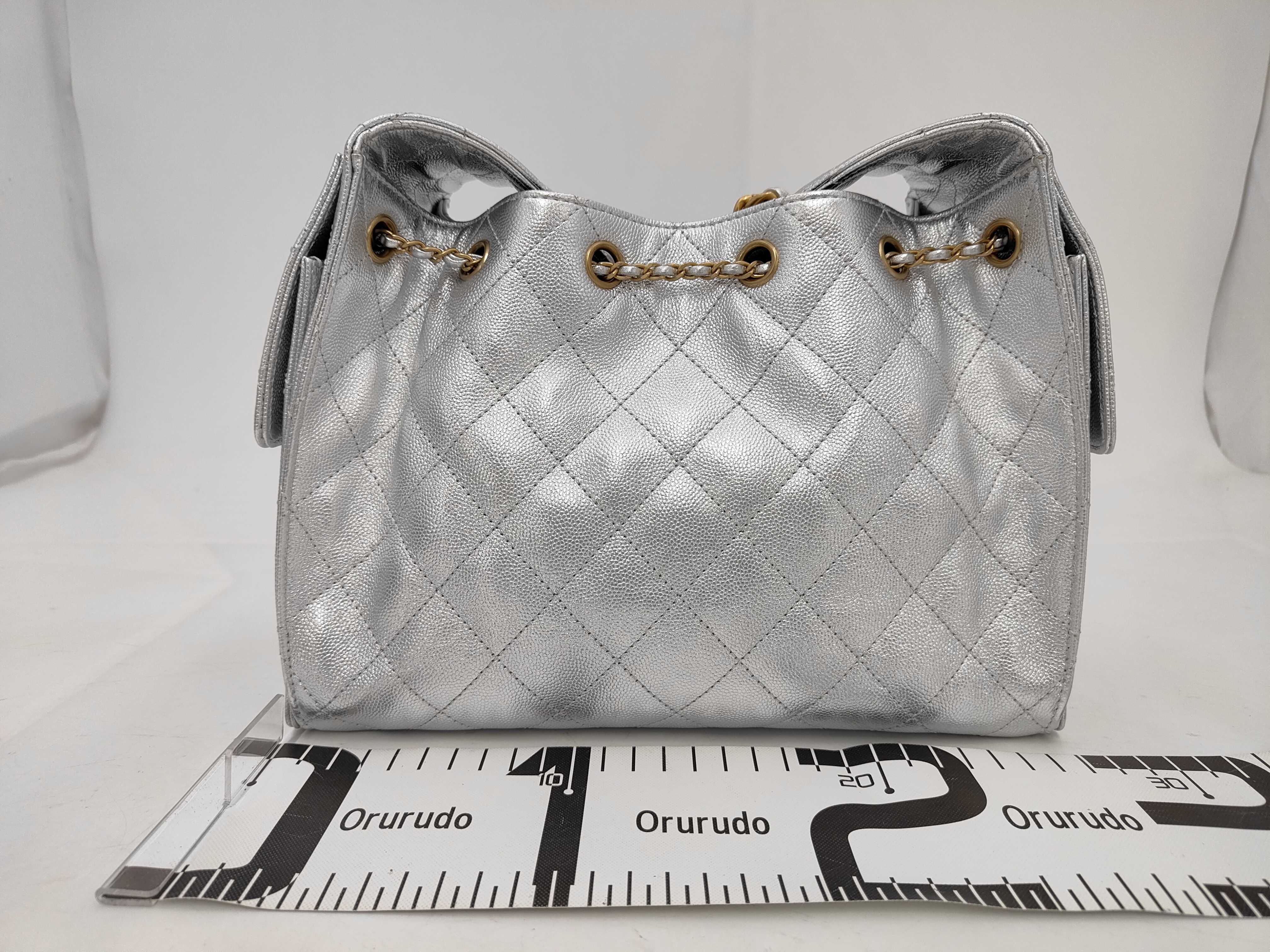 Caviar Skin Chanel 25 Silver Shoulder Bag — view 2