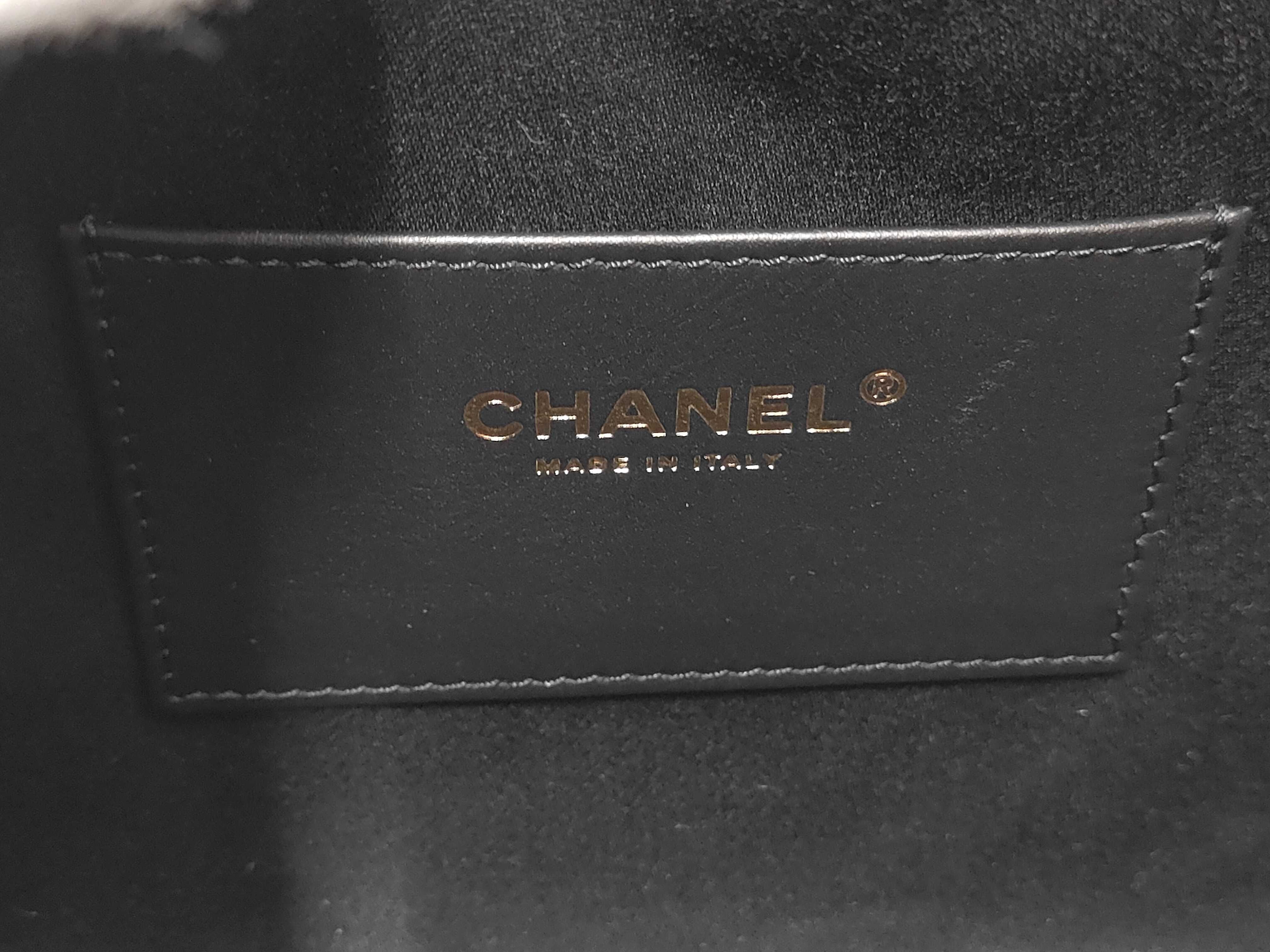 Caviar Skin Chanel 25 Silver Shoulder Bag — view 12