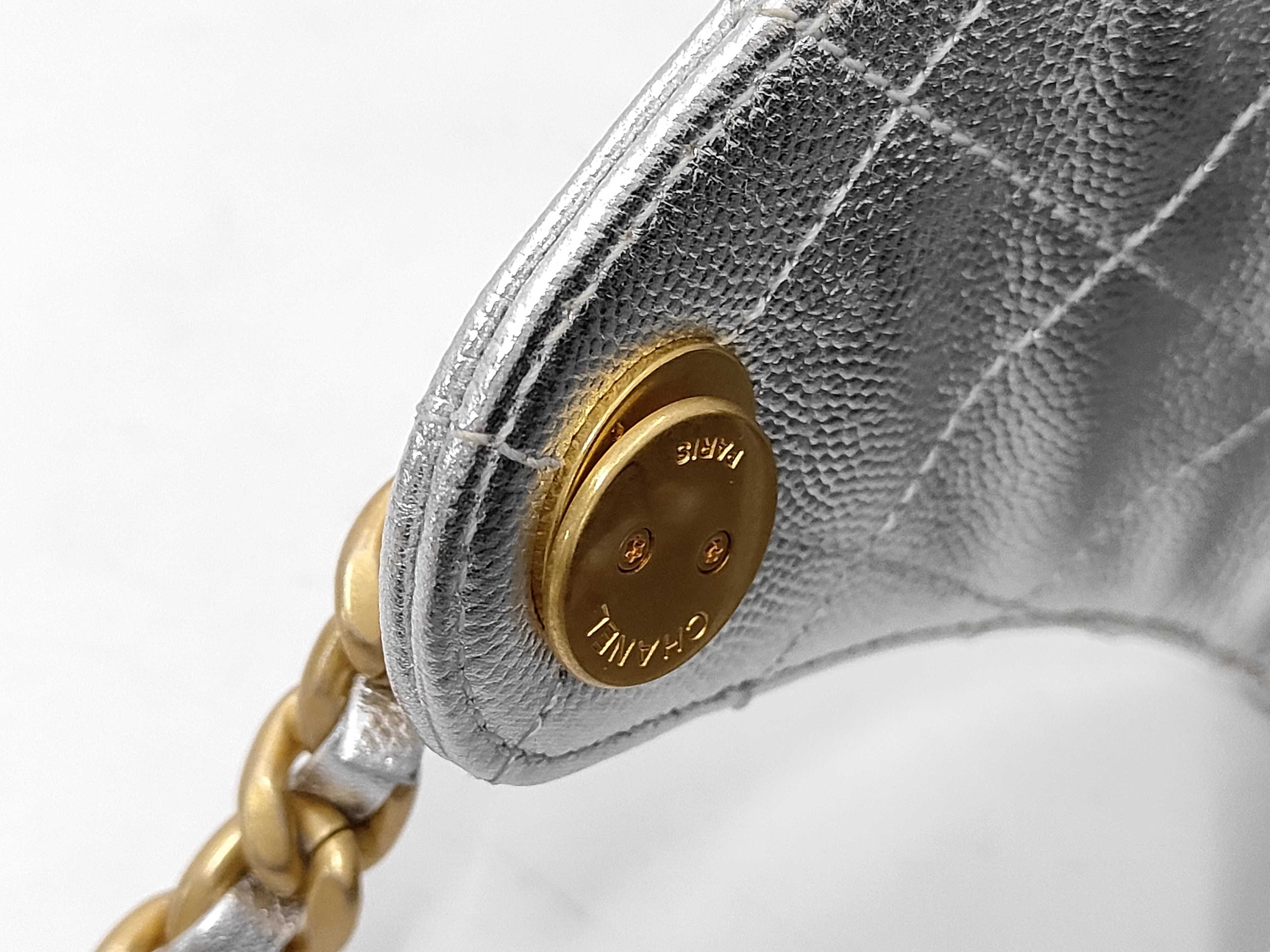 Caviar Skin Chanel 25 Silver Shoulder Bag — view 5