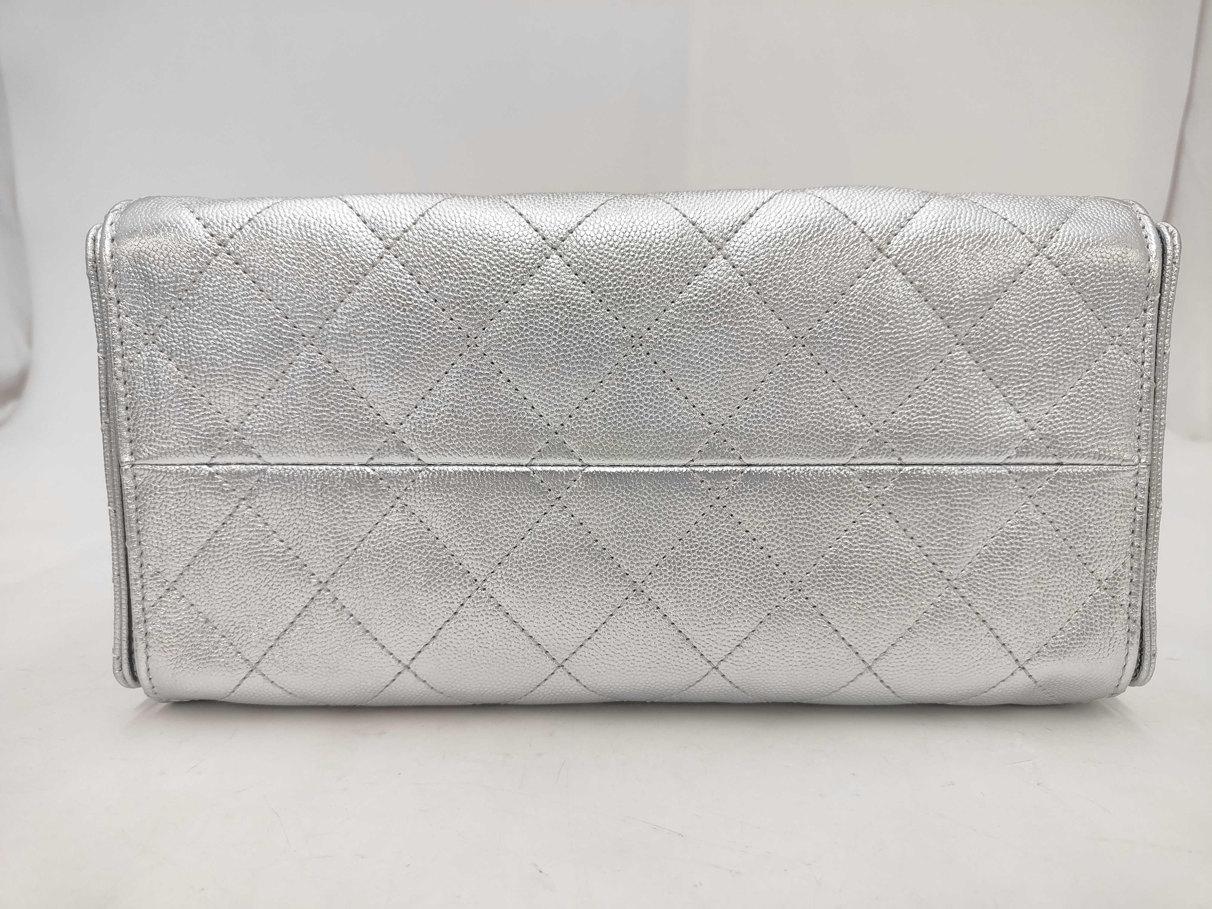 Caviar Skin Chanel 25 Silver Shoulder Bag — view 6