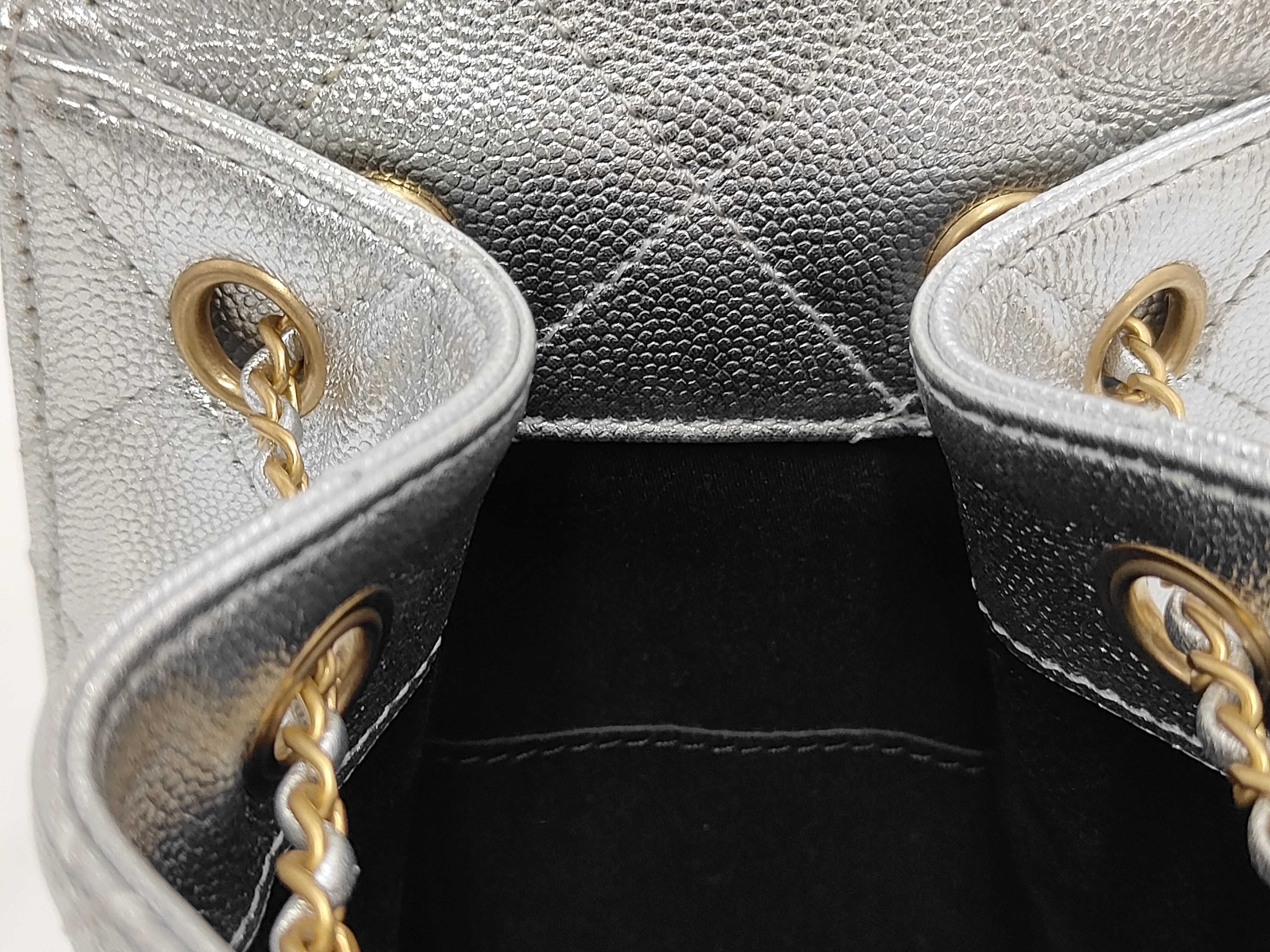 Caviar Skin Chanel 25 Silver Shoulder Bag — view 8