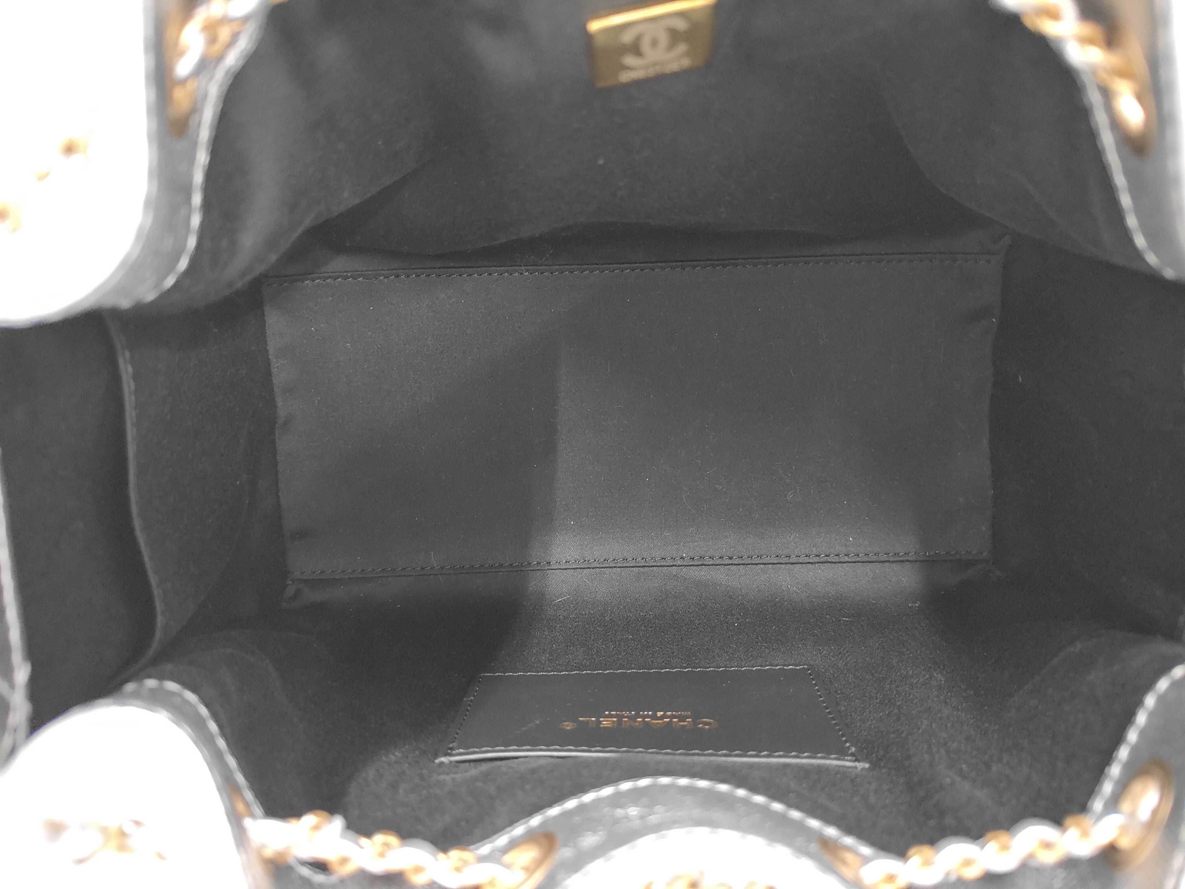 Caviar Skin Chanel 25 Silver Shoulder Bag — view 9