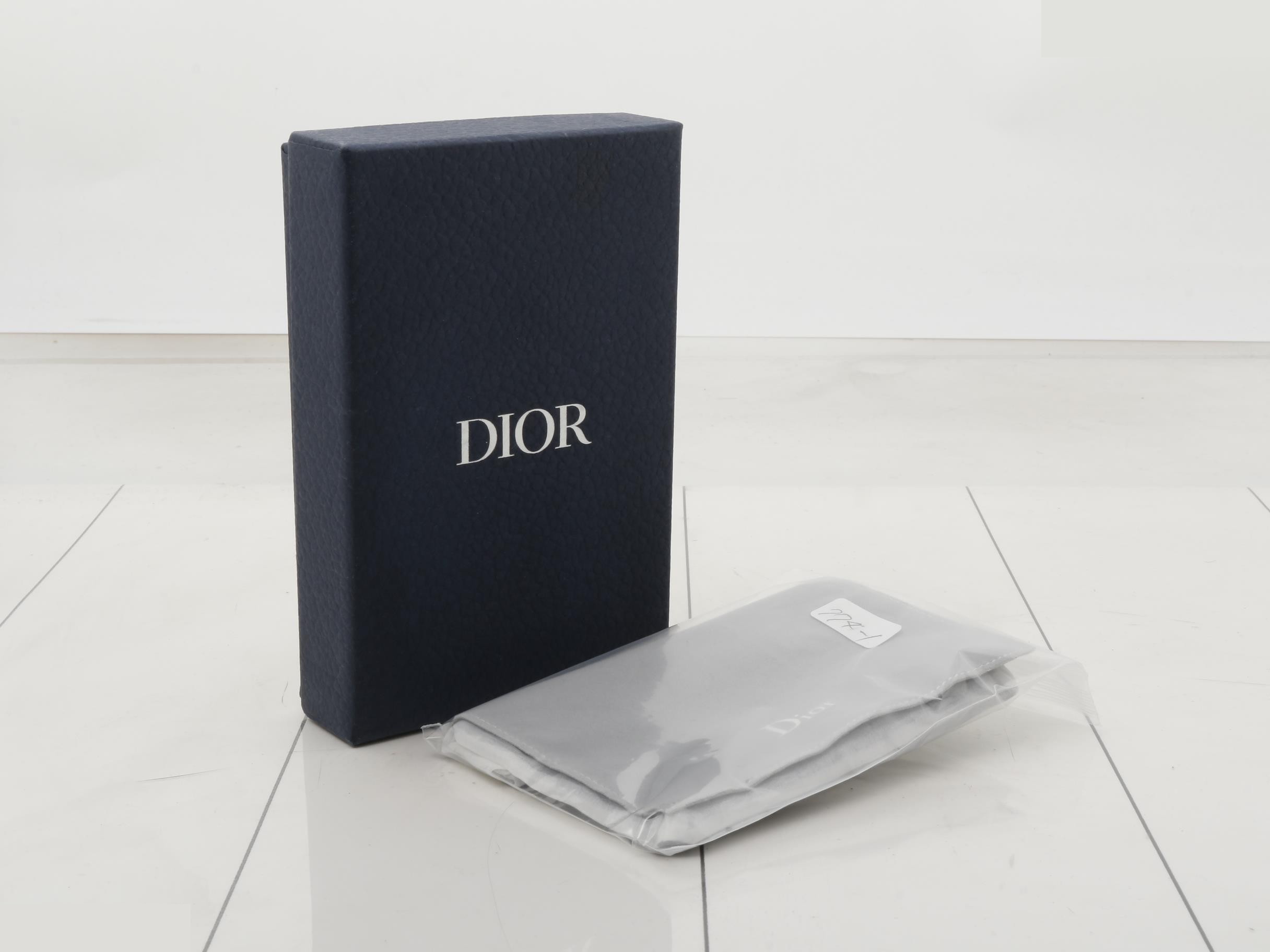Other lines: Bags and Wallets — view 5