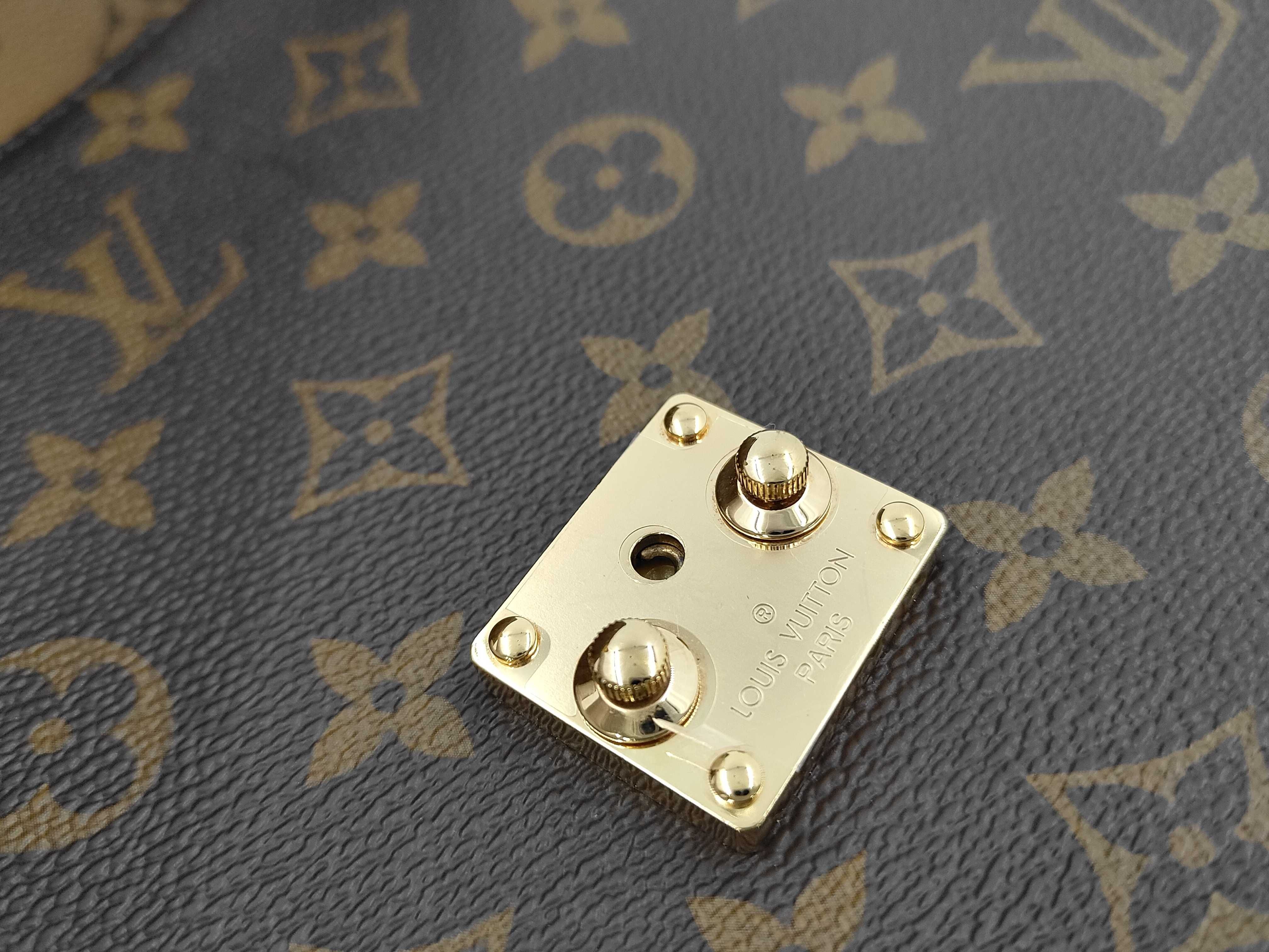 Pochette Metis MM Monogram Reverse M44876 Shoulder Bag — view 12