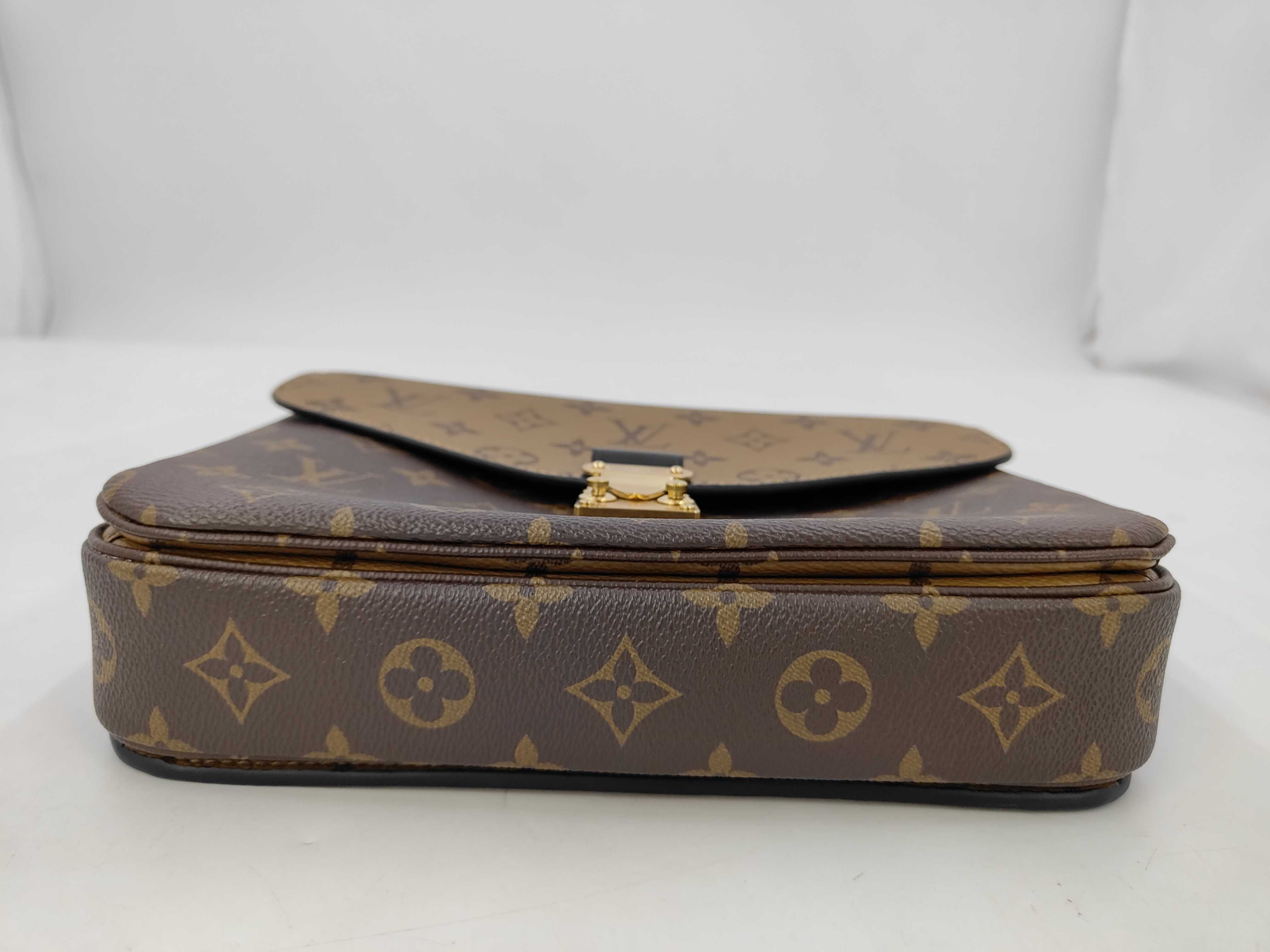 Pochette Metis MM Monogram Reverse M44876 Shoulder Bag — view 6